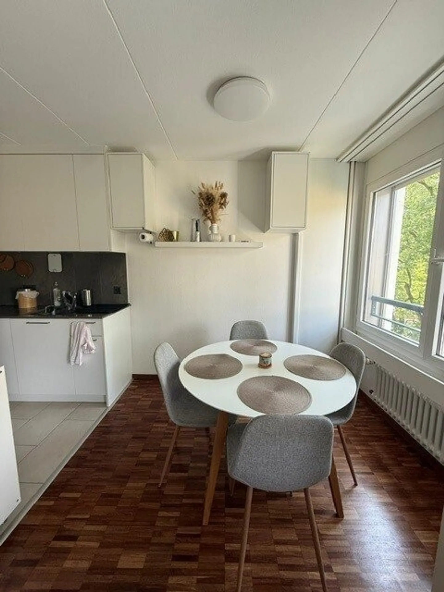 Superb renovated accommodation - Photo 6 of 8