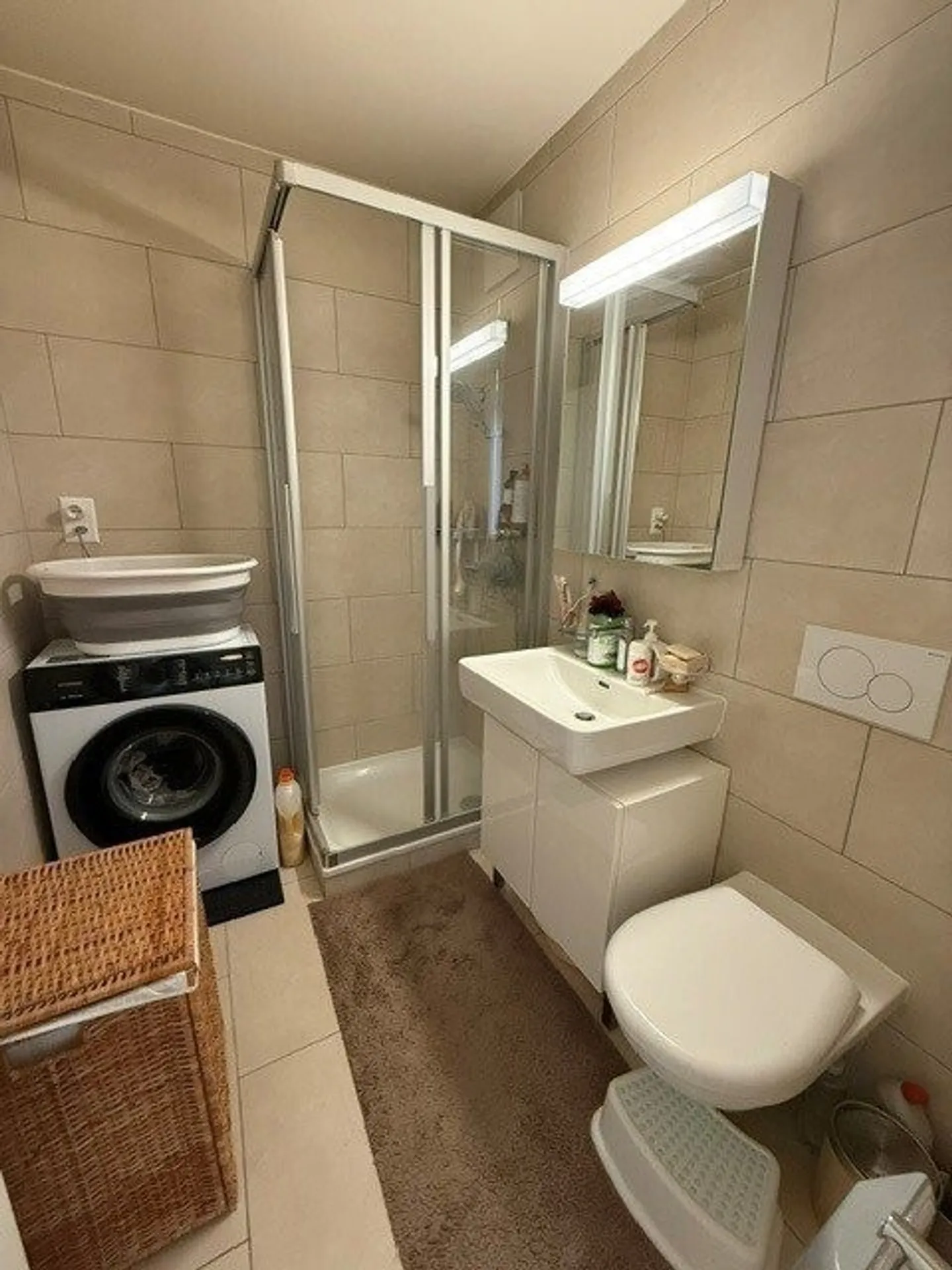 Superb renovated accommodation - Photo 7 of 8