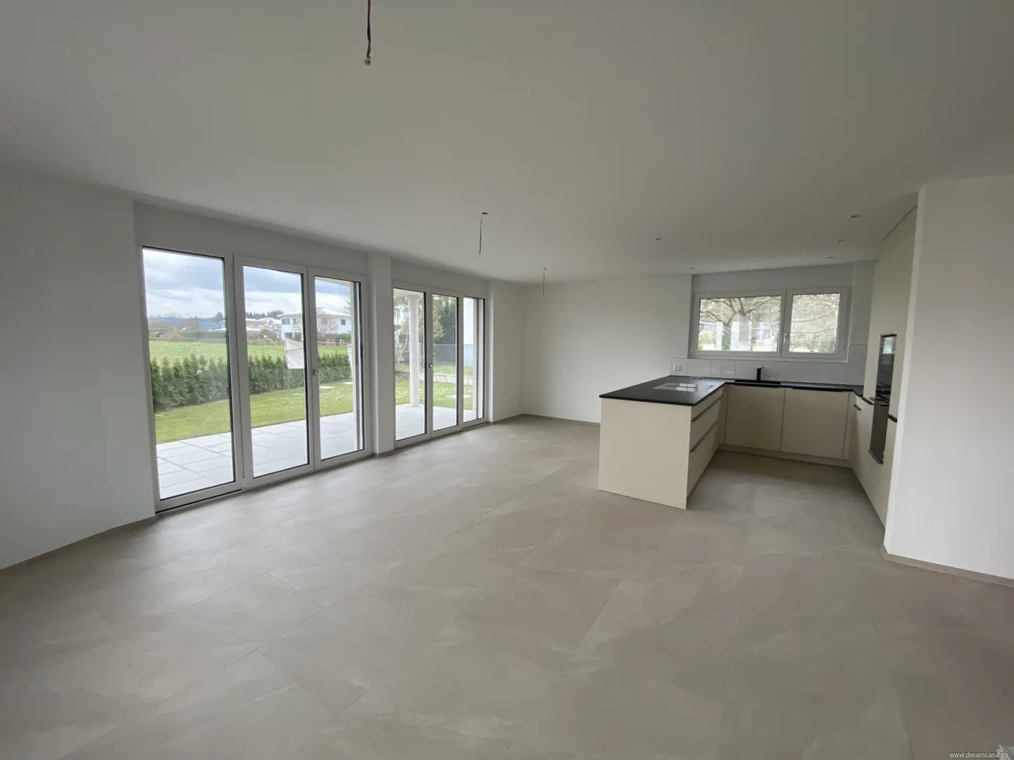 Nuova costruzione, vivere vicino alla stazione e al centro al margine sud del villaggio - Foto 2 di 9