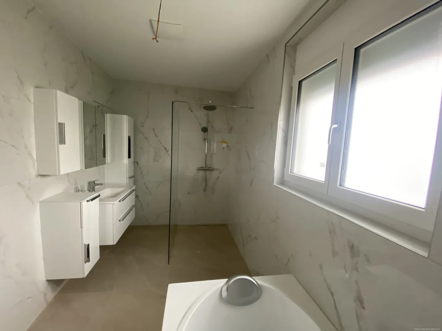 Nuova costruzione, vivere vicino alla stazione e al centro al margine sud del villaggio - Foto 3 di 9