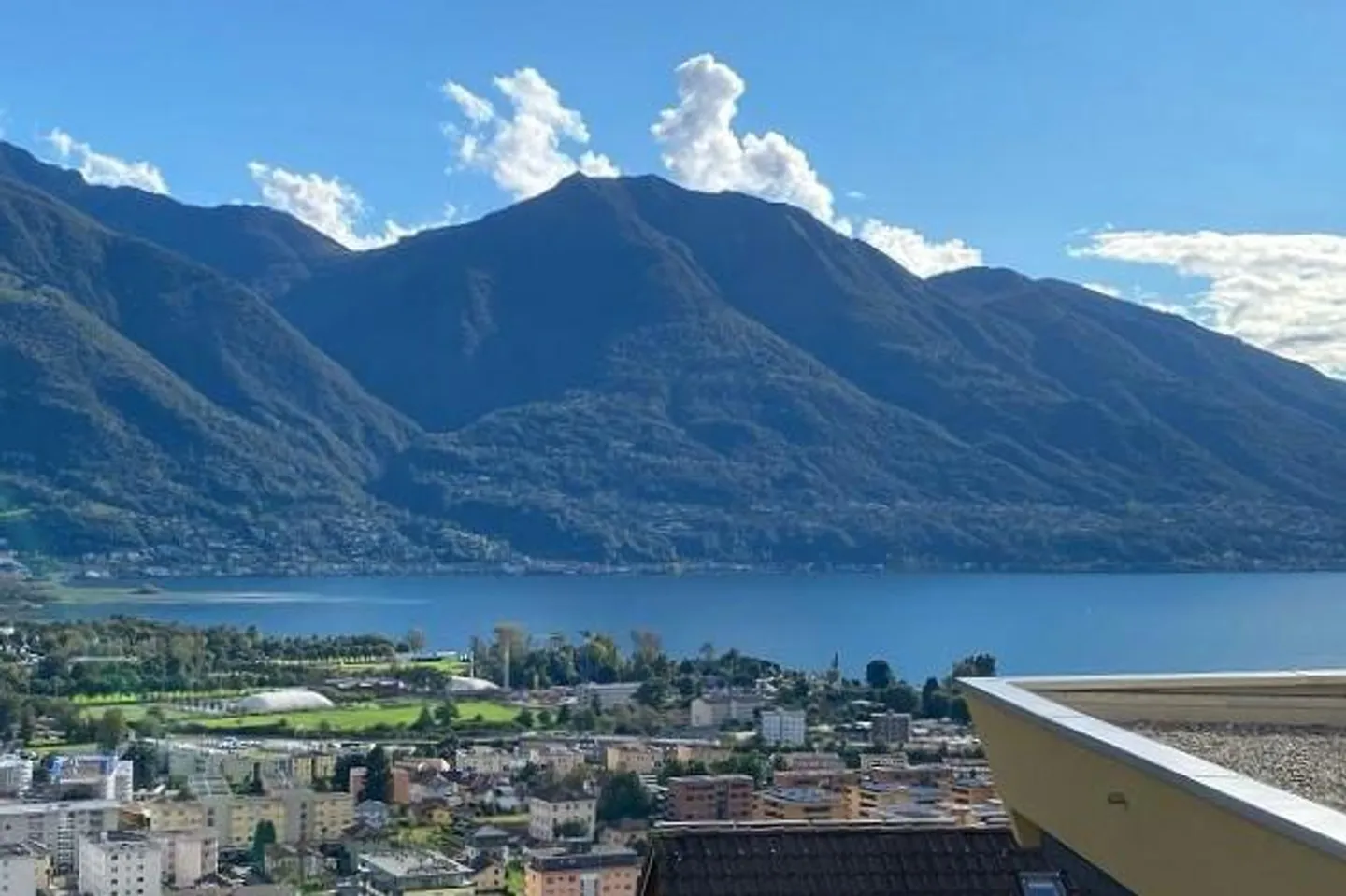 appartamento di 3 1/2 locali con vista panoramica anche sul lago - Foto 1 di 28