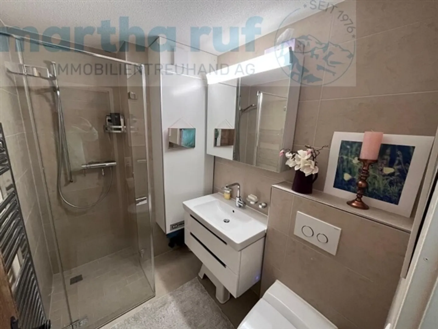 Appartement 3 pièces ensoleillé avec terrasse et vue sur le lac de Thoune - Photo 7 sur 11