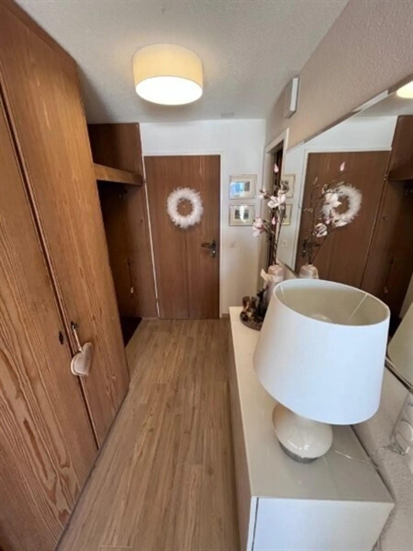 Appartement 3 pièces ensoleillé avec terrasse et vue sur le lac de Thoune - Photo 8 sur 11