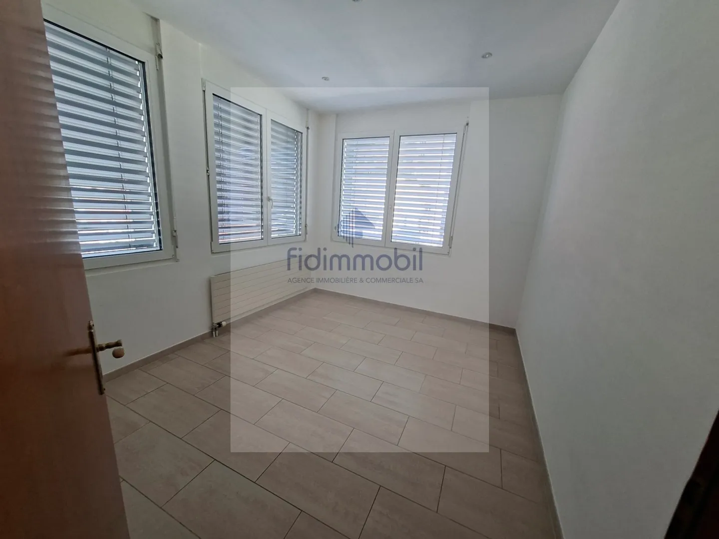 Joli 4.5 pièces, spacieux et lumineux au centre ville - Photo 4 sur 5