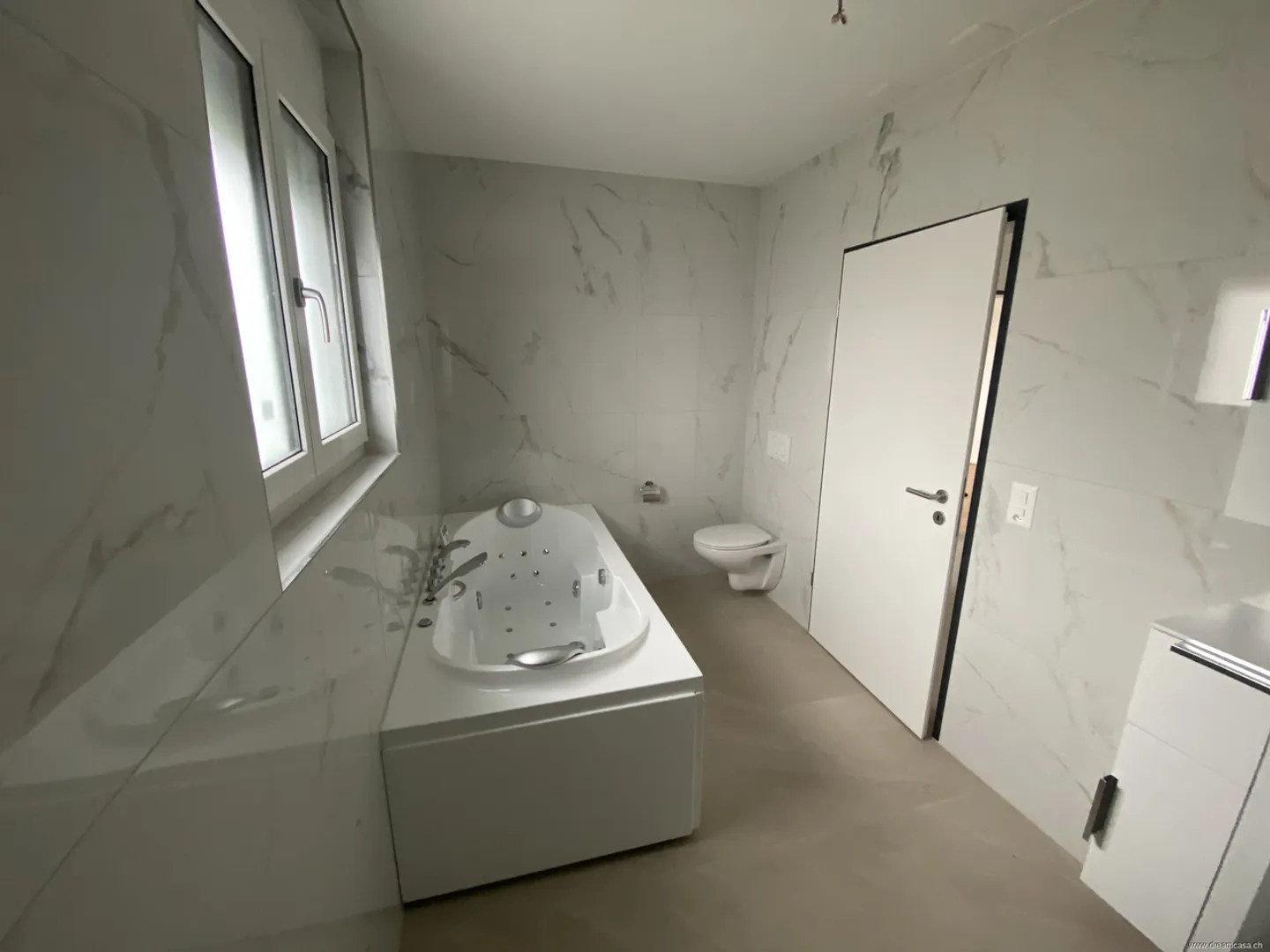 Nuova costruzione, vivere vicino alla stazione e al centro al margine sud del villaggio - Foto 4 di 9