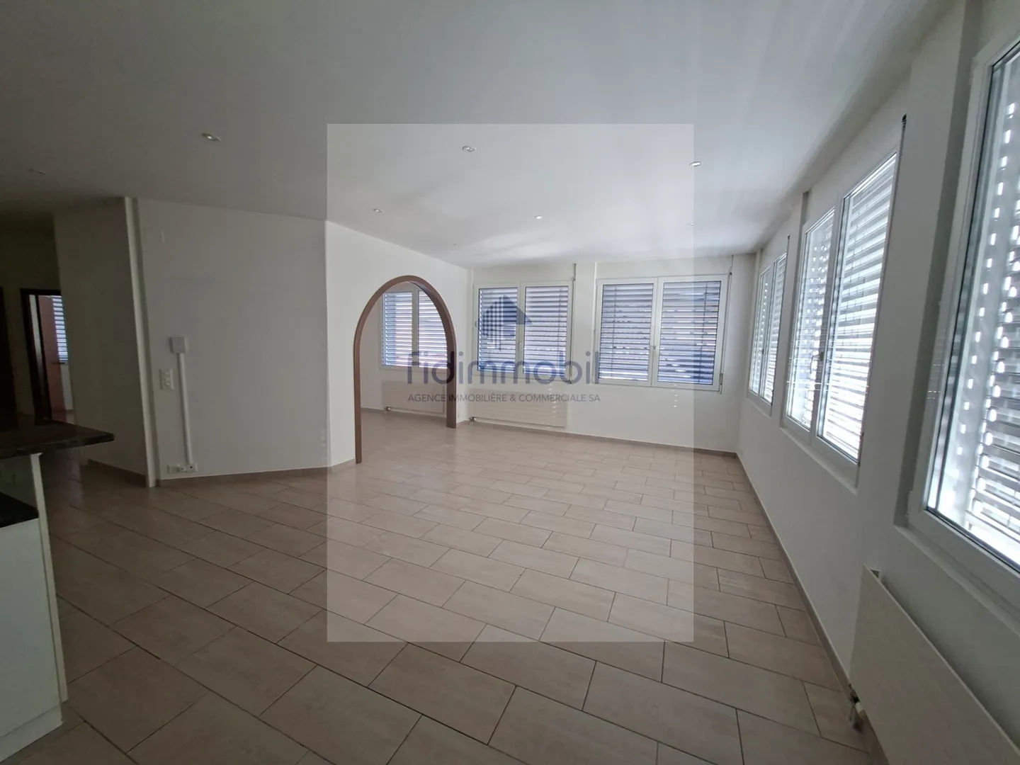 Joli 4.5 pièces, spacieux et lumineux au centre ville - Photo 2 sur 5