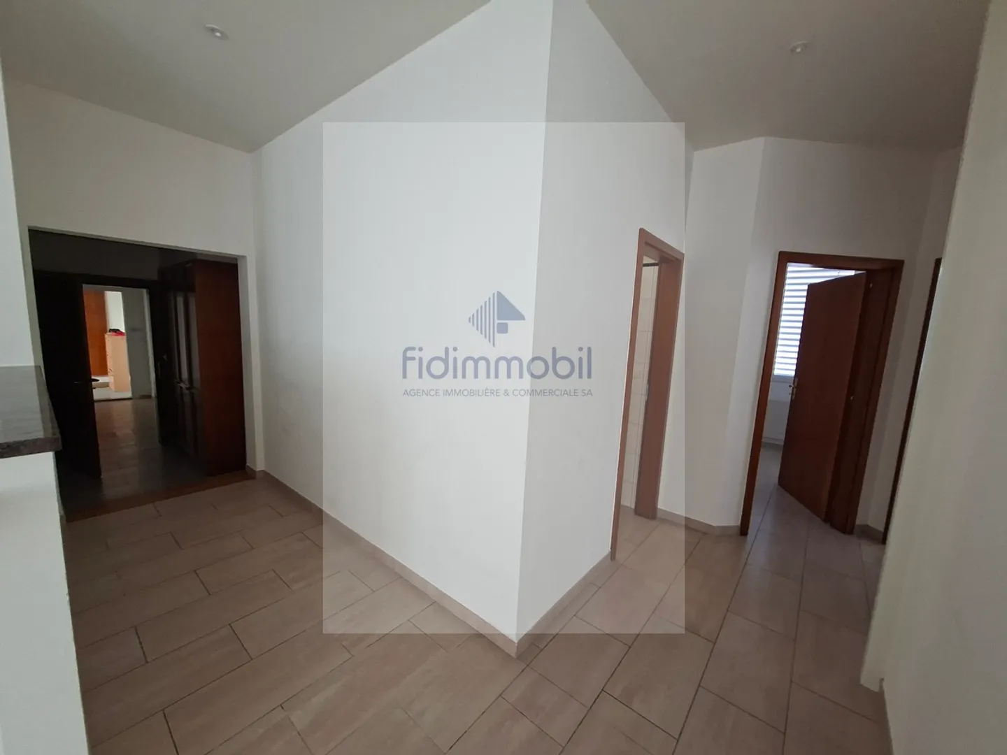 Joli 4.5 pièces, spacieux et lumineux au centre ville - Photo 3 sur 5