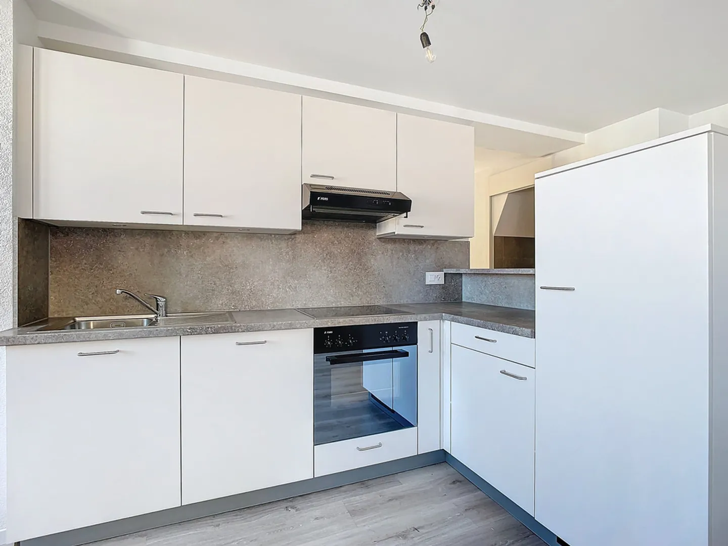 Charmant Appartement 3 Pièces - Photo 2 sur 6