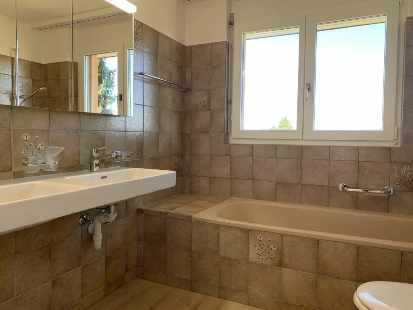 Appartement 3 1/2 pièces fraîchement rénové, spacieux et lumineux - Photo 4 sur 9