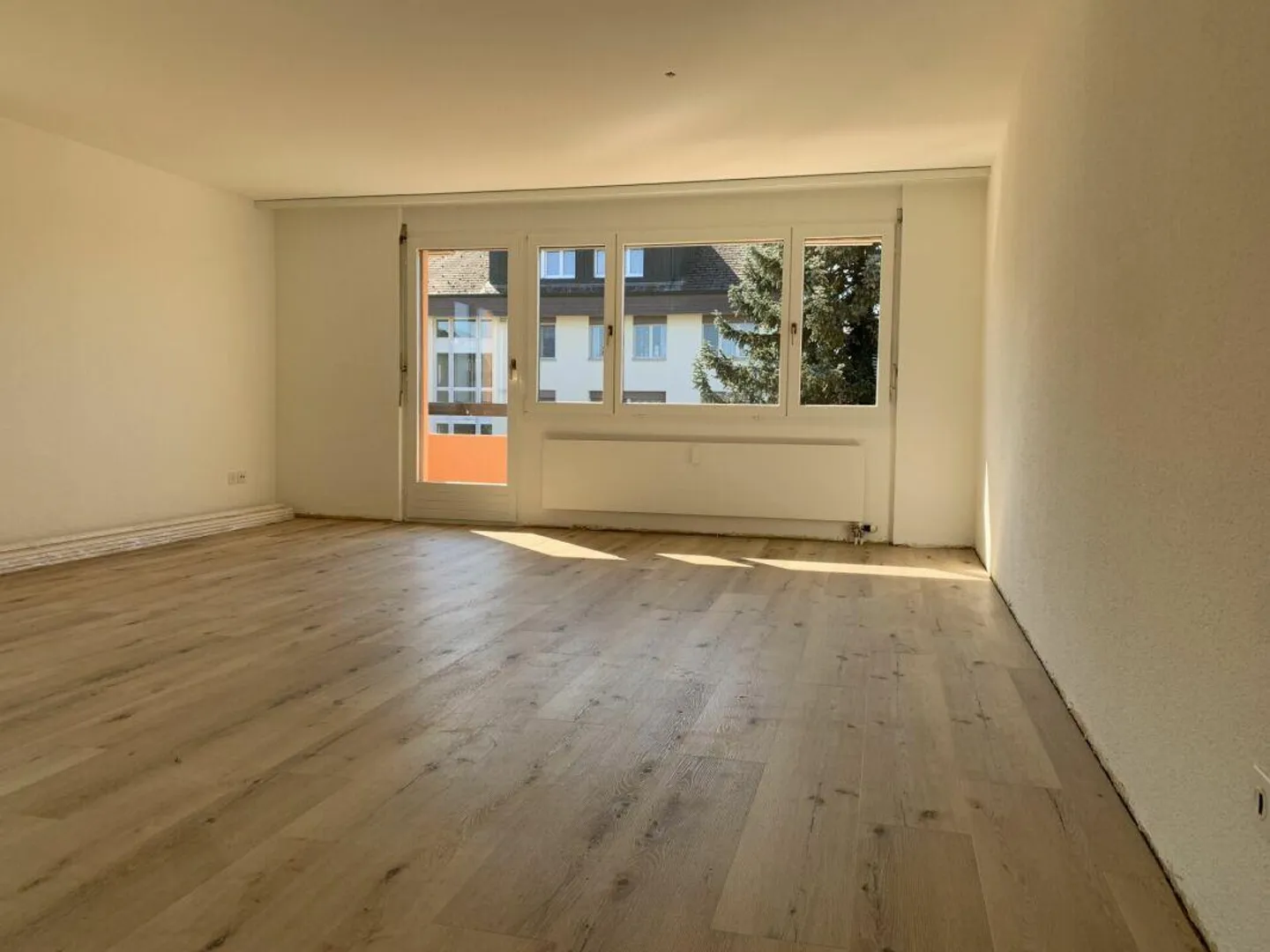 Appartement 3 1/2 pièces fraîchement rénové, spacieux et lumineux - Photo 5 sur 9