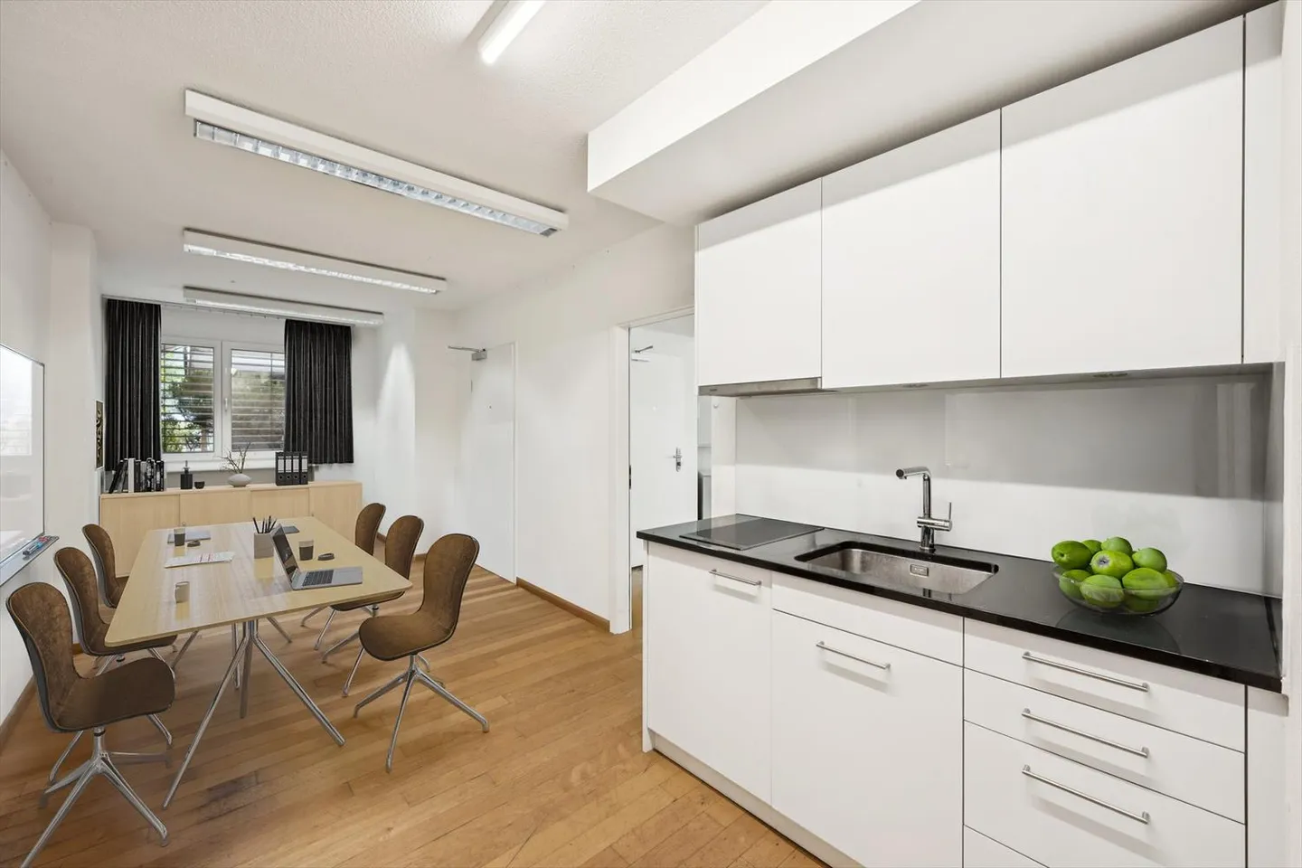 Espace commercial lumineux et polyvalent dans un emplacement central - Photo 6 sur 10