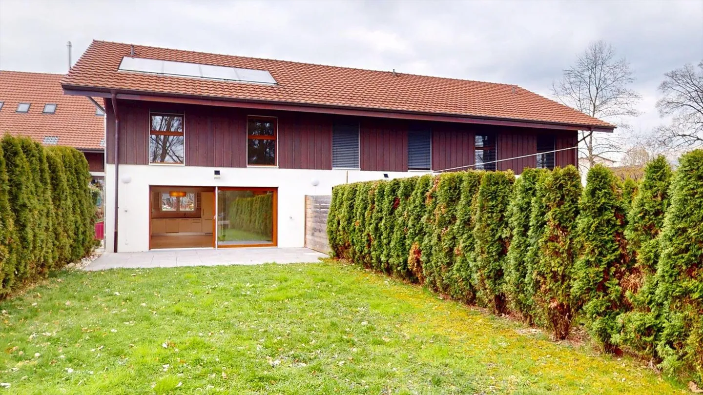 Bella casa a schiera con grande giardino, idealmente situata! - Foto 5 di 13