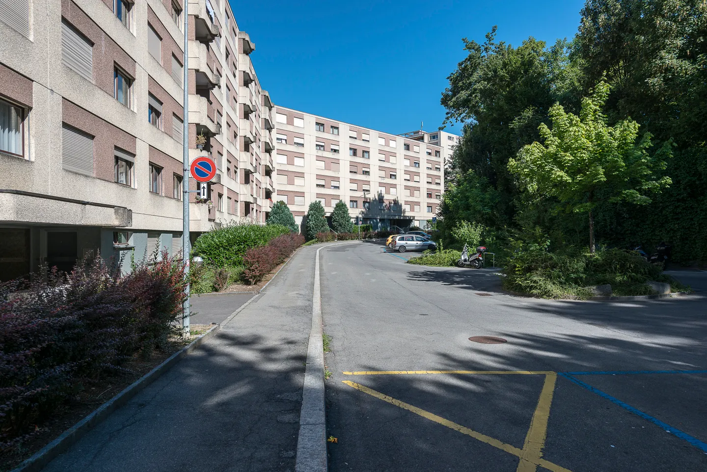 Außenparkplatz für Motorräder - Foto 2 von 2