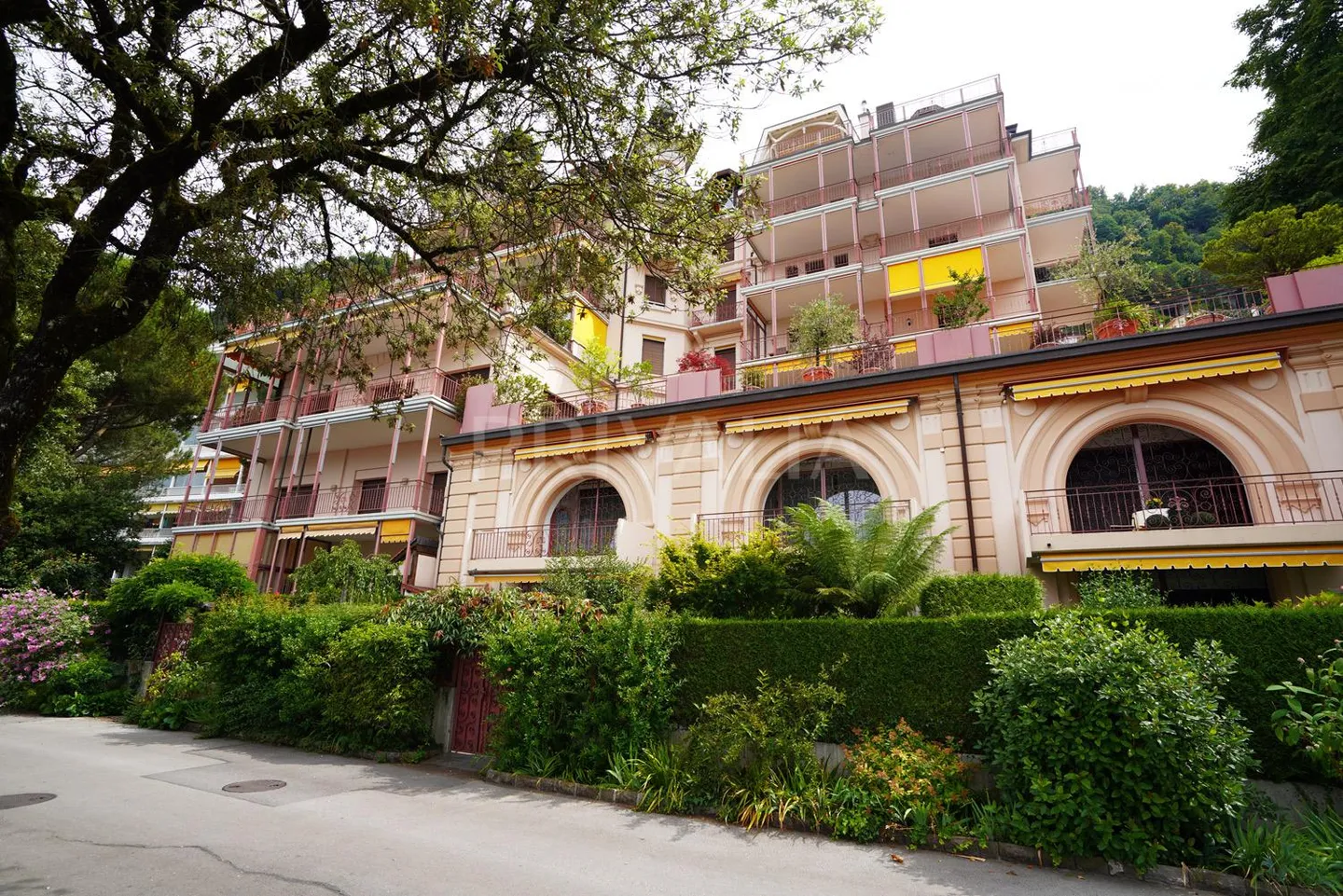 Exclusively: 2-room apartment with balcony and lake view - Photo 5 of 6