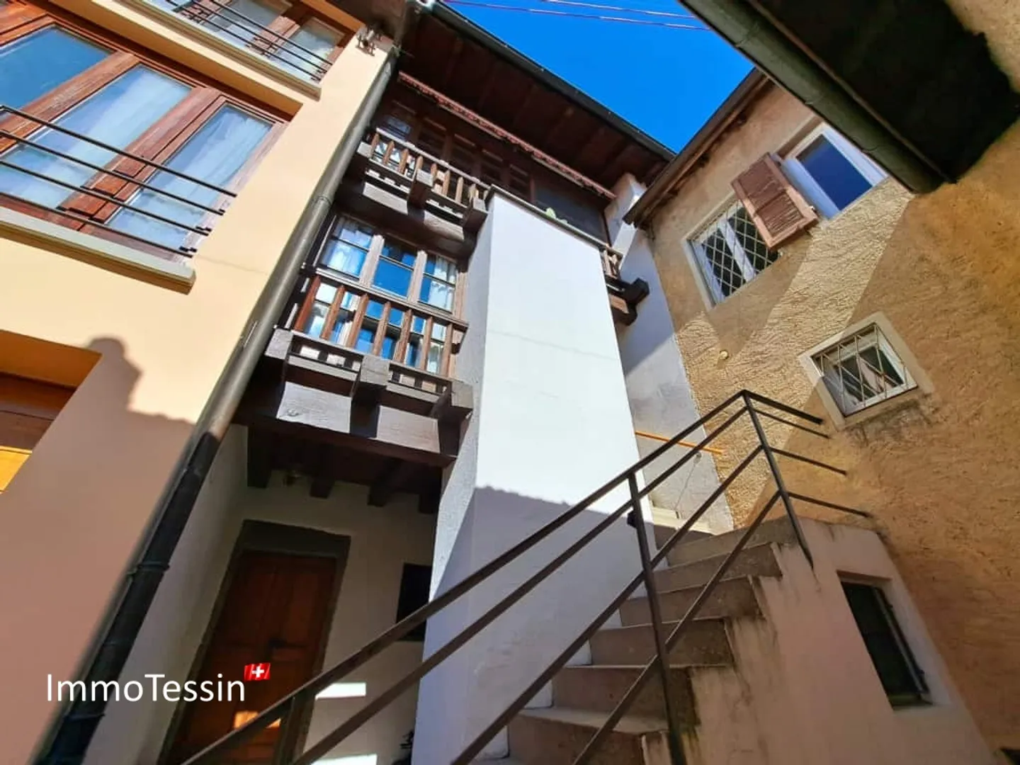 Charming Ticino House with 3 Apartments as an Ideal Investment or Family Residence - Photo 1 of 13