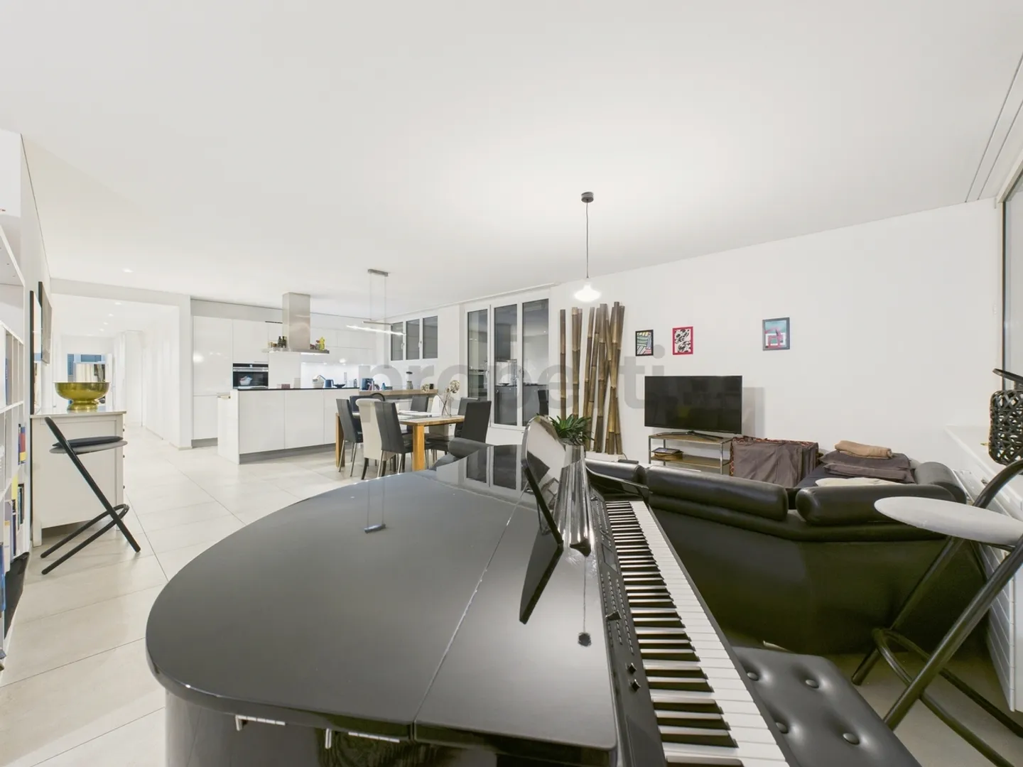 Modern 4.5-room apartment with large terrace centrally located in Zurich - Photo 2 of 13