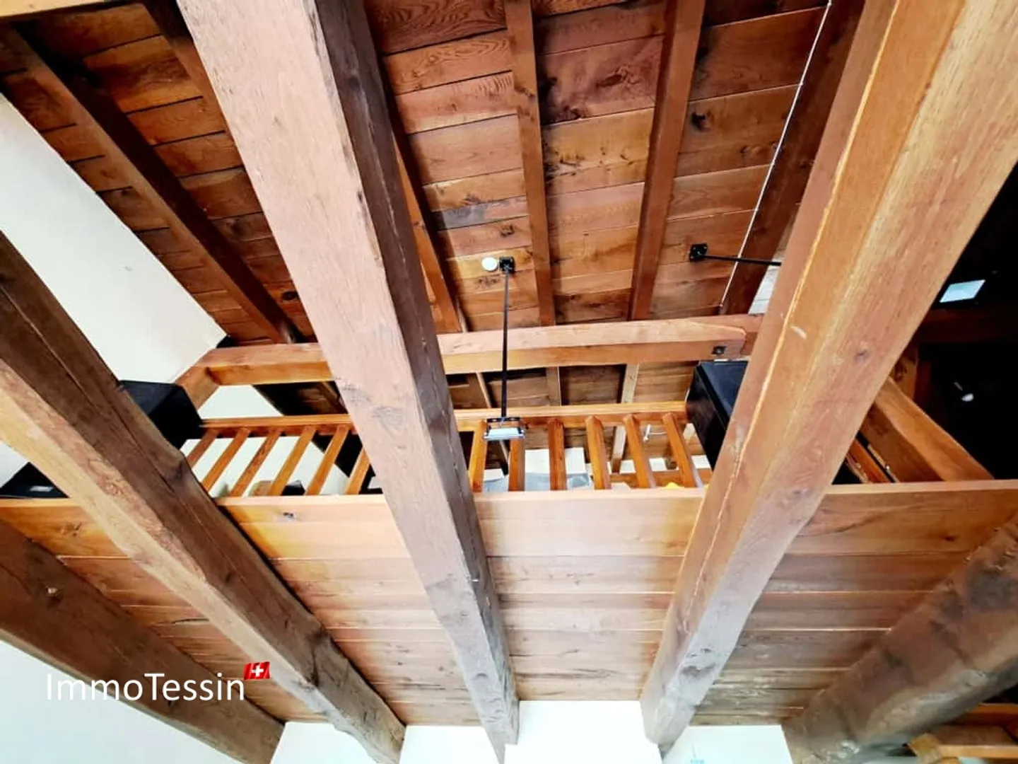 Charming Ticino House with 3 Apartments as an Ideal Investment or Family Residence - Photo 6 of 13