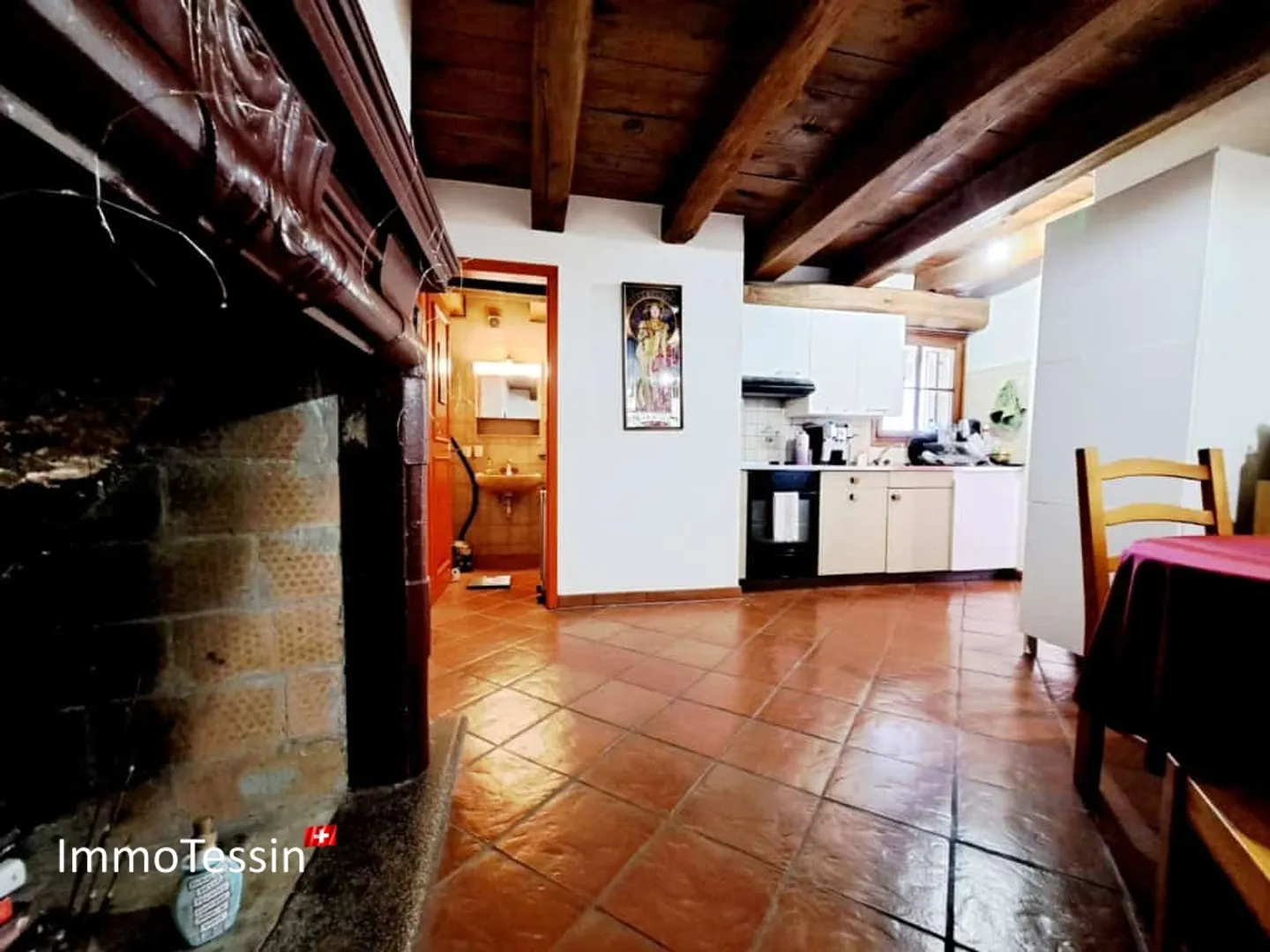 Charming Ticino House with 3 Apartments as an Ideal Investment or Family Residence - Photo 7 of 13
