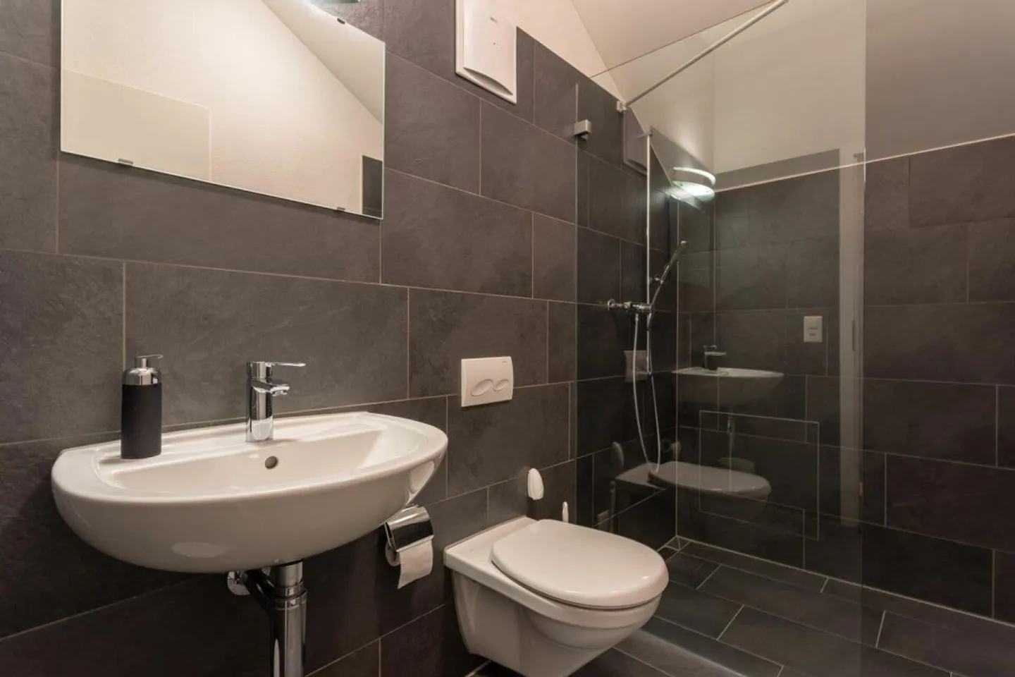 Commercial property including modern living in loft style - Photo 12 of 12
