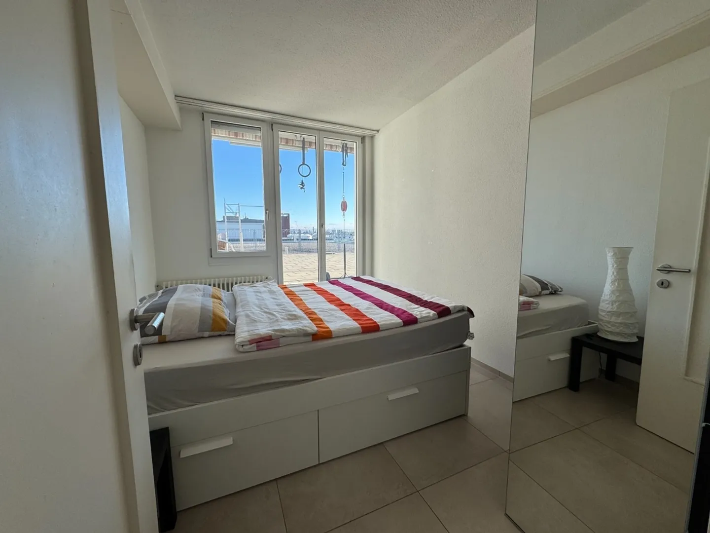 Modern 4.5-room apartment with large terrace centrally located in Zurich - Photo 6 of 13