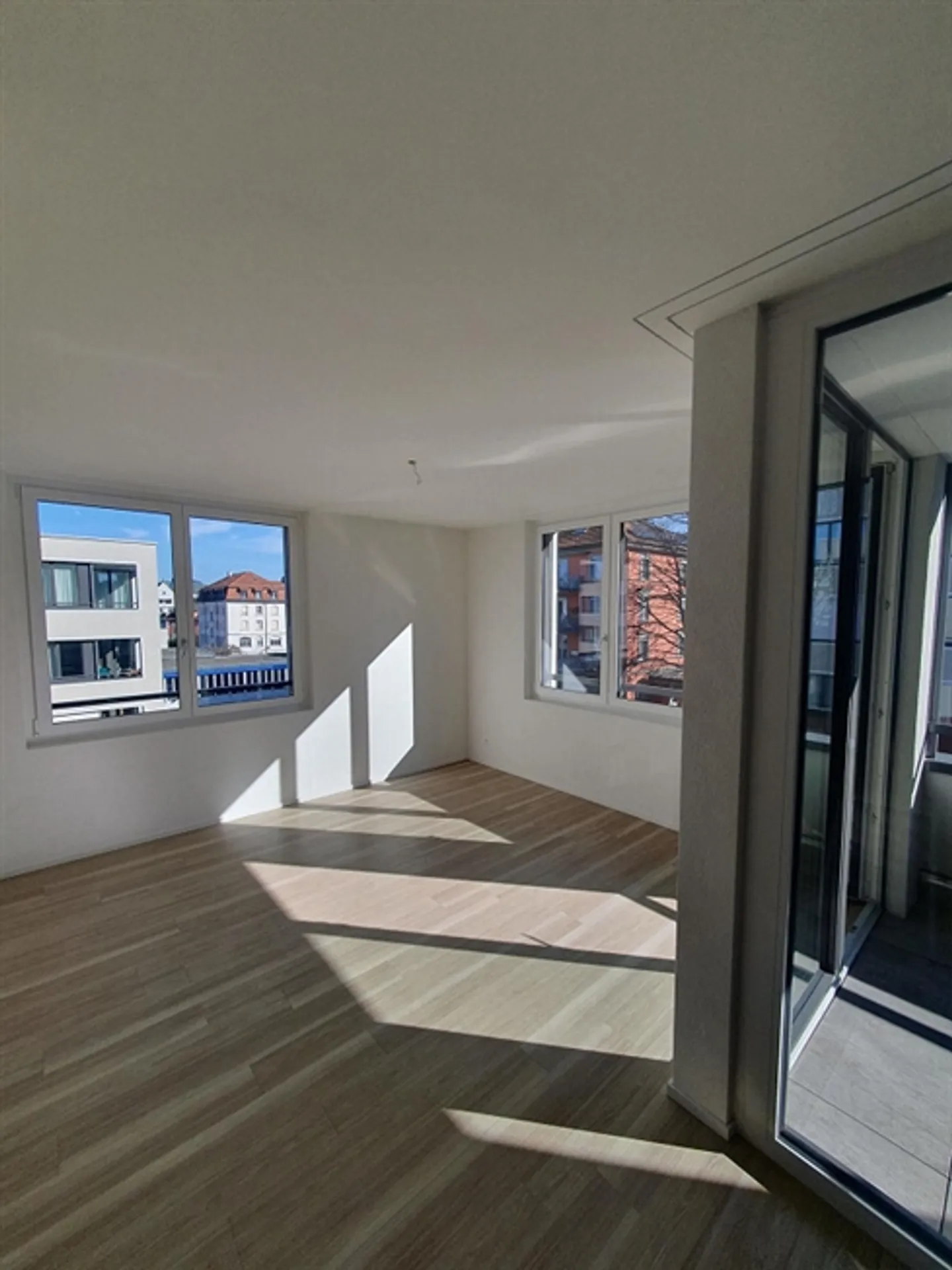 Vivere moderno, spazioso e quasi nuovo - Foto 2 di 6