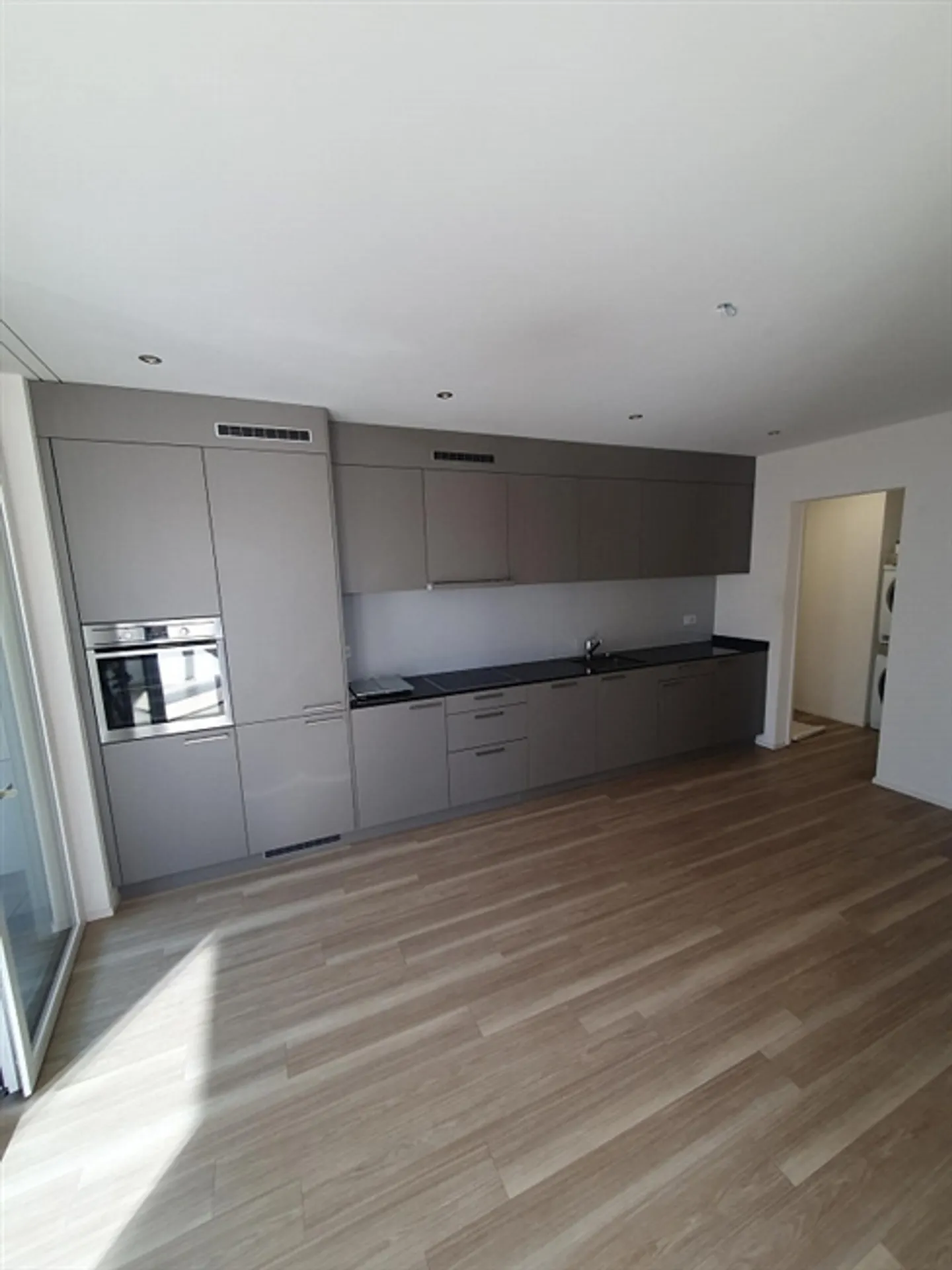 Vivere moderno, spazioso e quasi nuovo - Foto 3 di 6