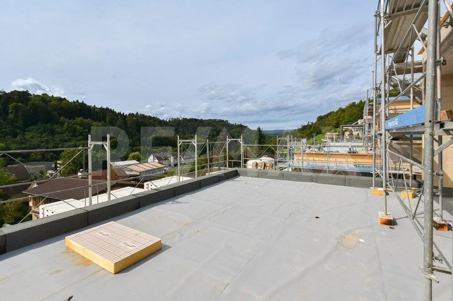 Erstbezug: Hochwertiges Terrassenhaus im Grünen - Foto 2 von 12