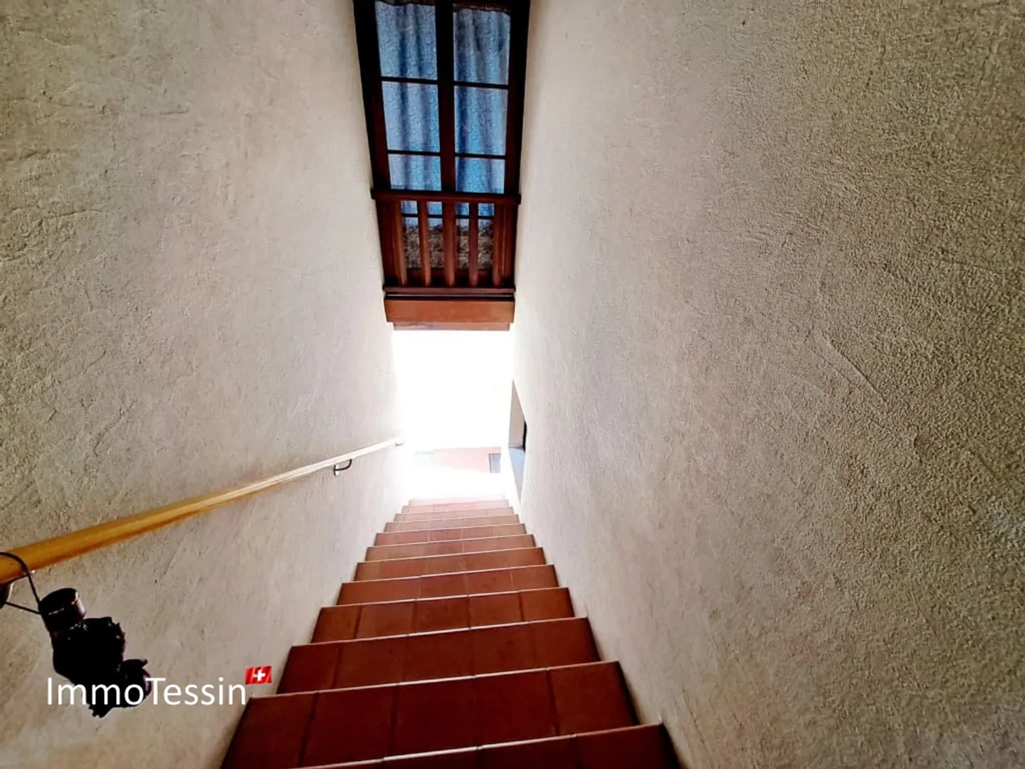 Charming Ticino House with 3 Apartments as an Ideal Investment or Family Residence - Photo 11 of 13