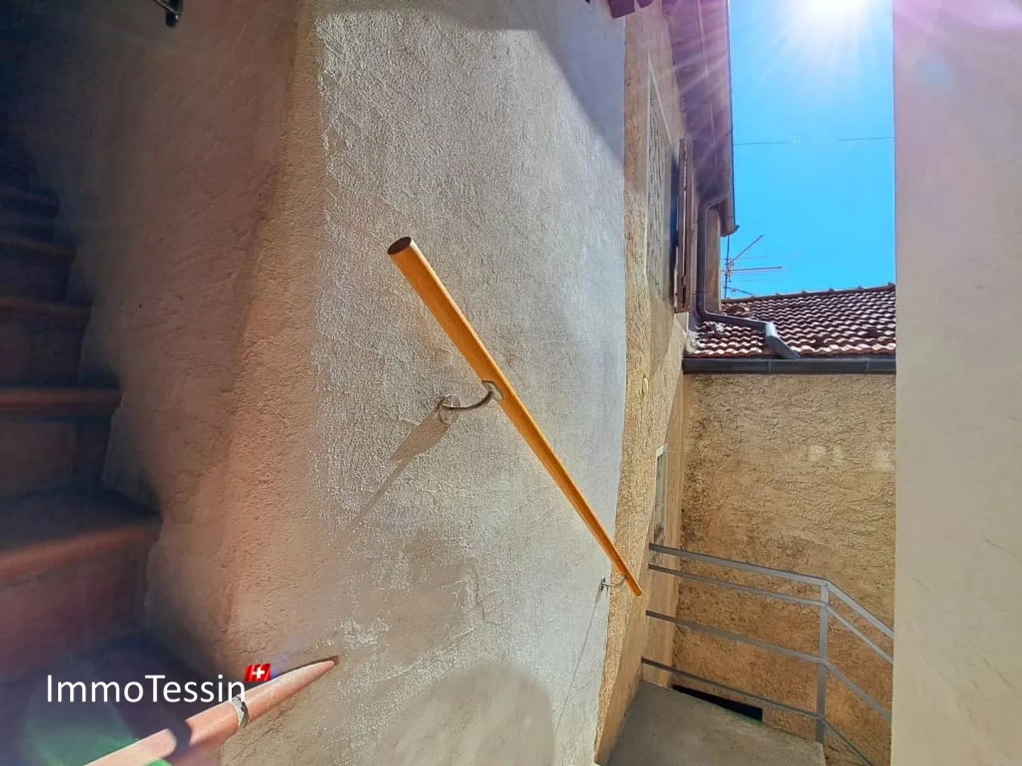 Charming Ticino House with 3 Apartments as an Ideal Investment or Family Residence - Photo 12 of 13