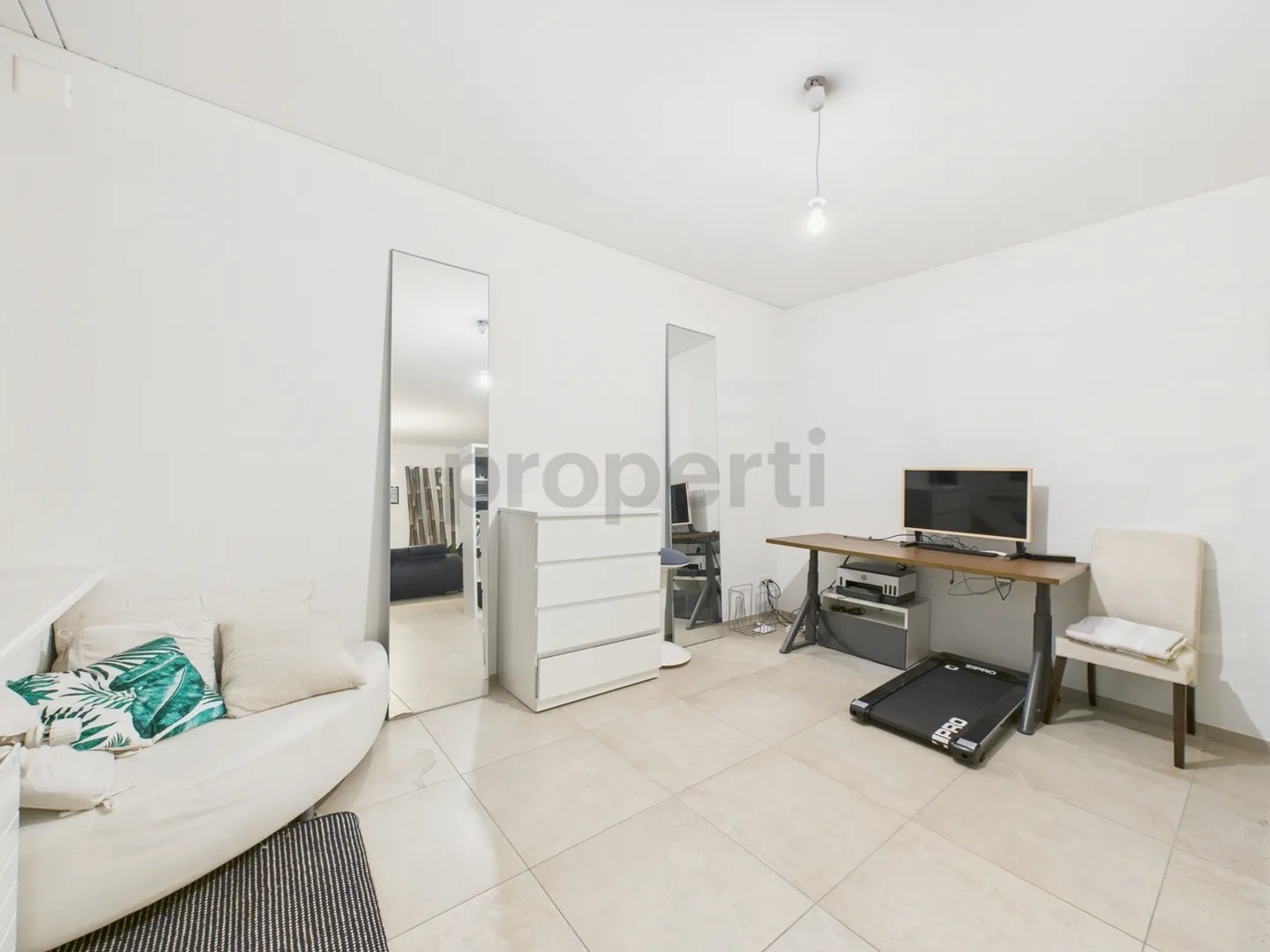 Modern 4.5-room apartment with large terrace centrally located in Zurich - Photo 8 of 13