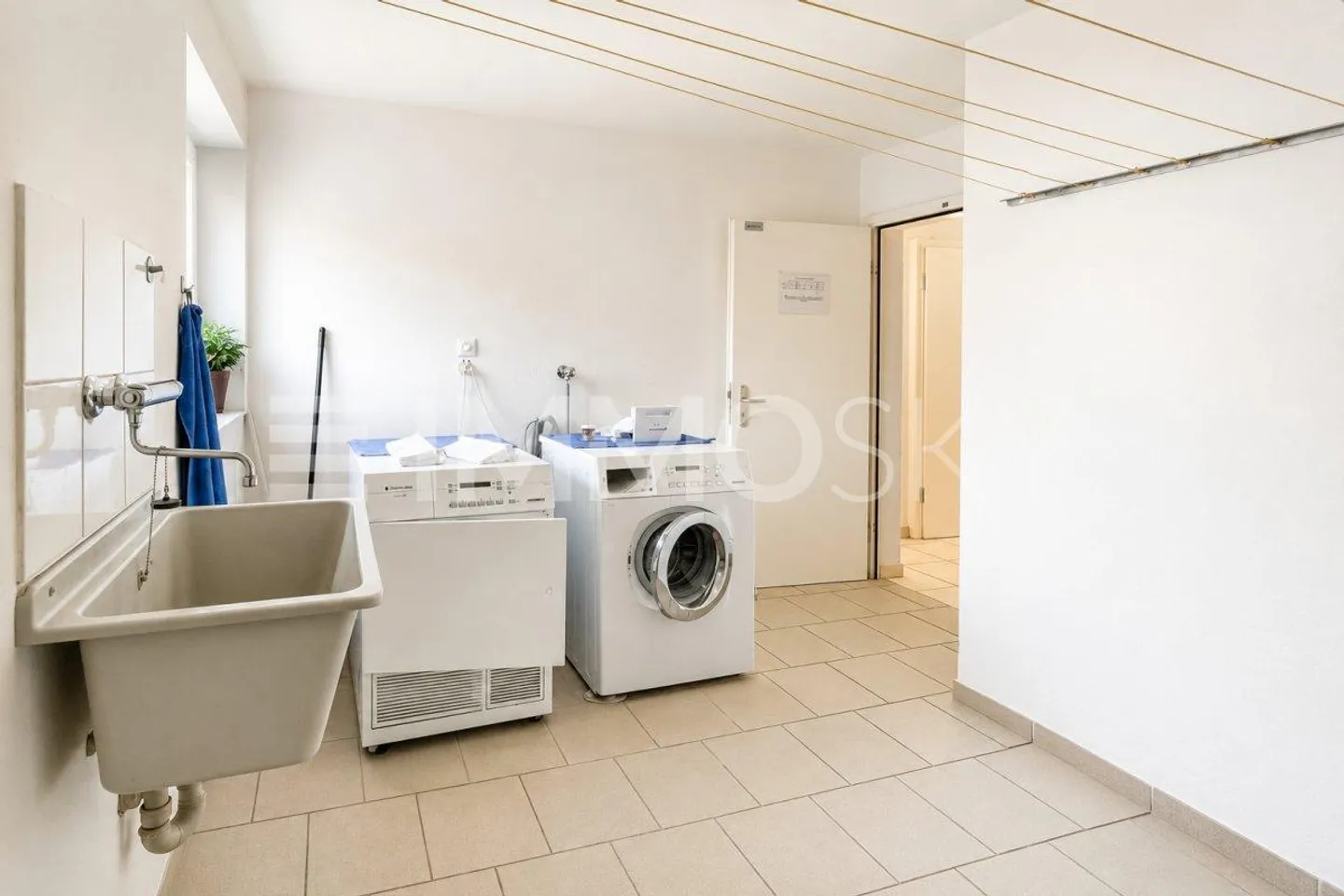 For investors: Building 5 min. from Chavornay (REN. approx. 4.37%) - Photo 4 of 5