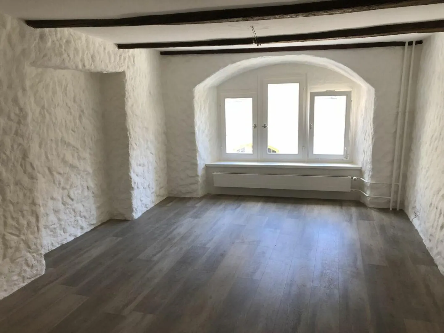 Appartement 1 pièce confortable avec poutres en bois et confort moderne - Photo 1 sur 6