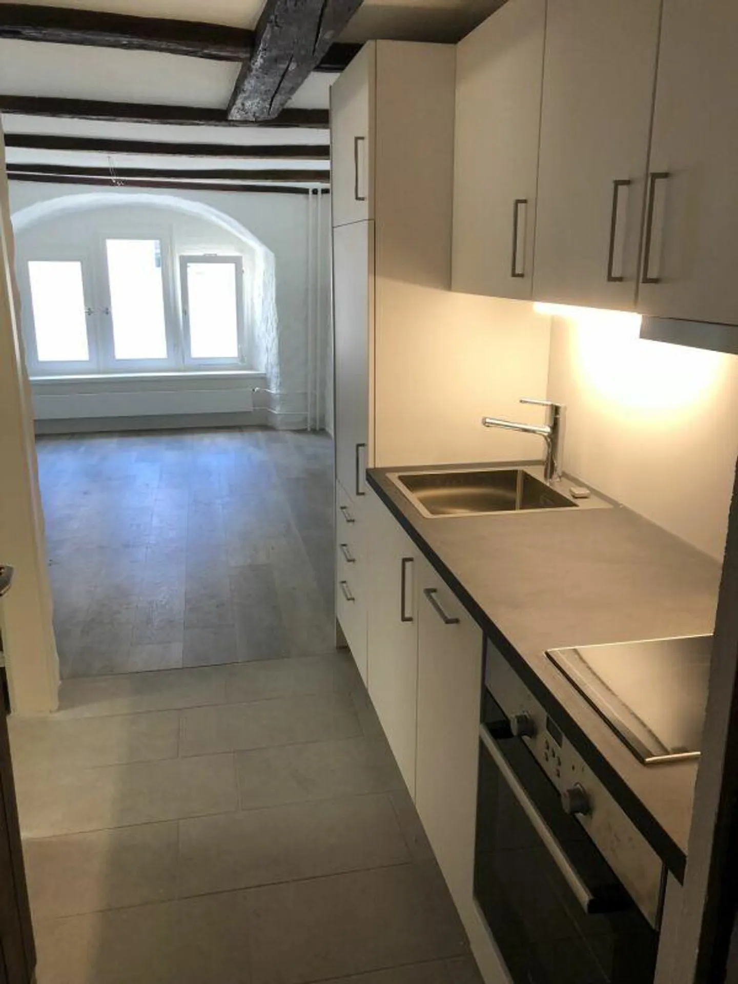 Appartement 1 pièce confortable avec poutres en bois et confort moderne - Photo 5 sur 6