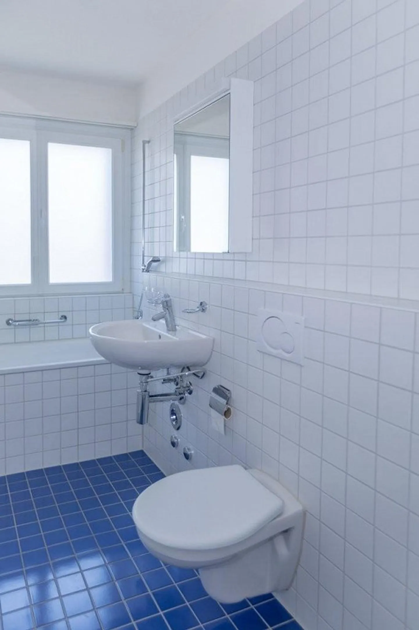 RENT WITHOUT DEPOSIT - Pleasant living near the airport - Photo 3 of 7