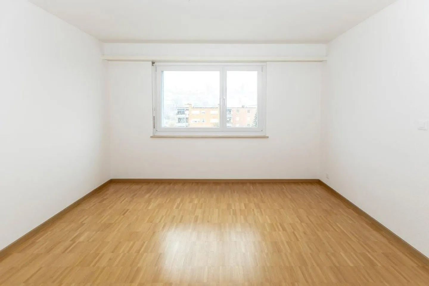 RENT WITHOUT DEPOSIT - Pleasant living near the airport - Photo 5 of 7