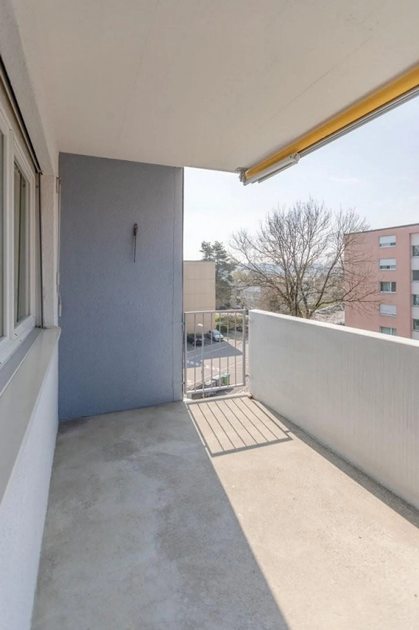 RENT WITHOUT DEPOSIT - Pleasant living near the airport - Photo 6 of 7