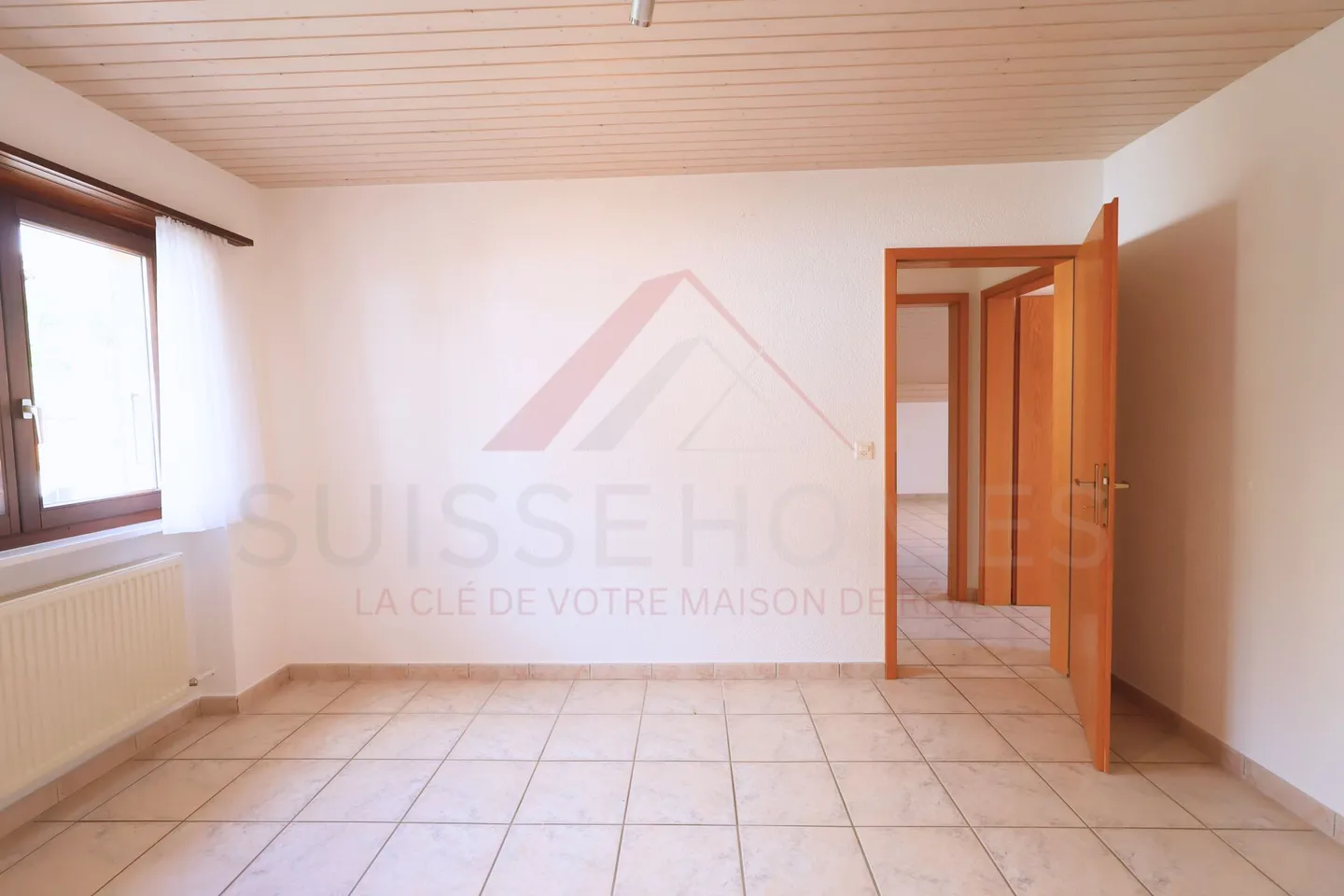 Vicques - maison individuelle 6 pièces de 151 m² avec bain nordique, jardin paysager, terrasses ensoleillées et à 5 minutes de Delémont - Photo 12 sur 19