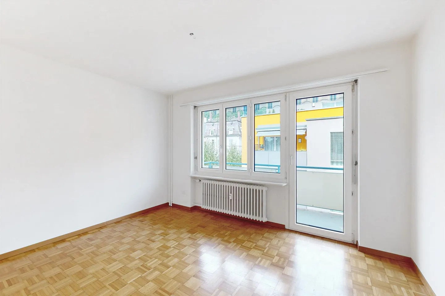 Quiet residential area near city center - Photo 4 of 9