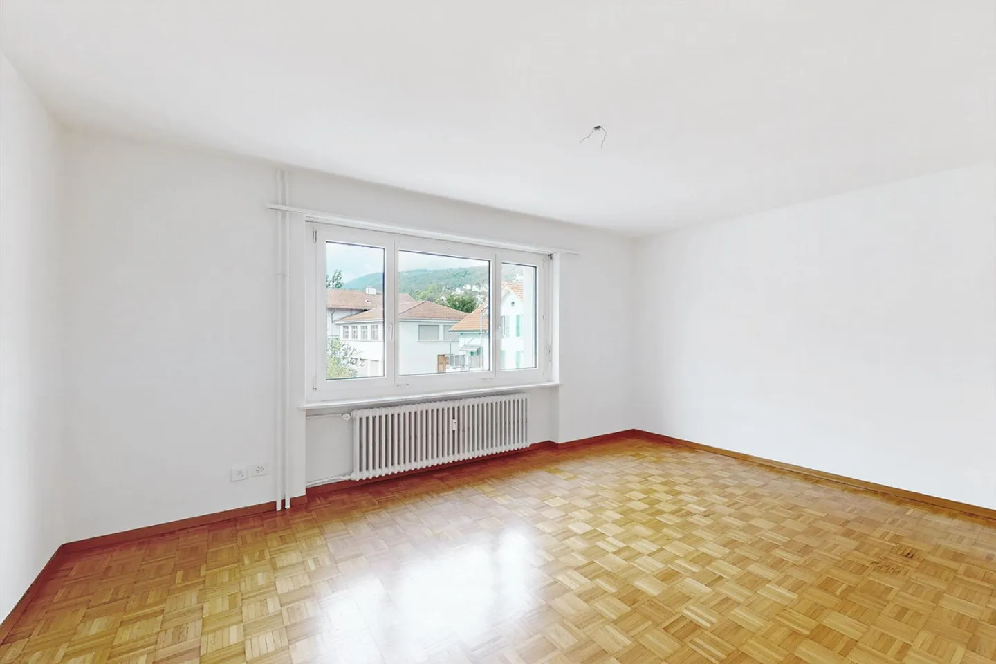 Quiet residential area near city center - Photo 5 of 9