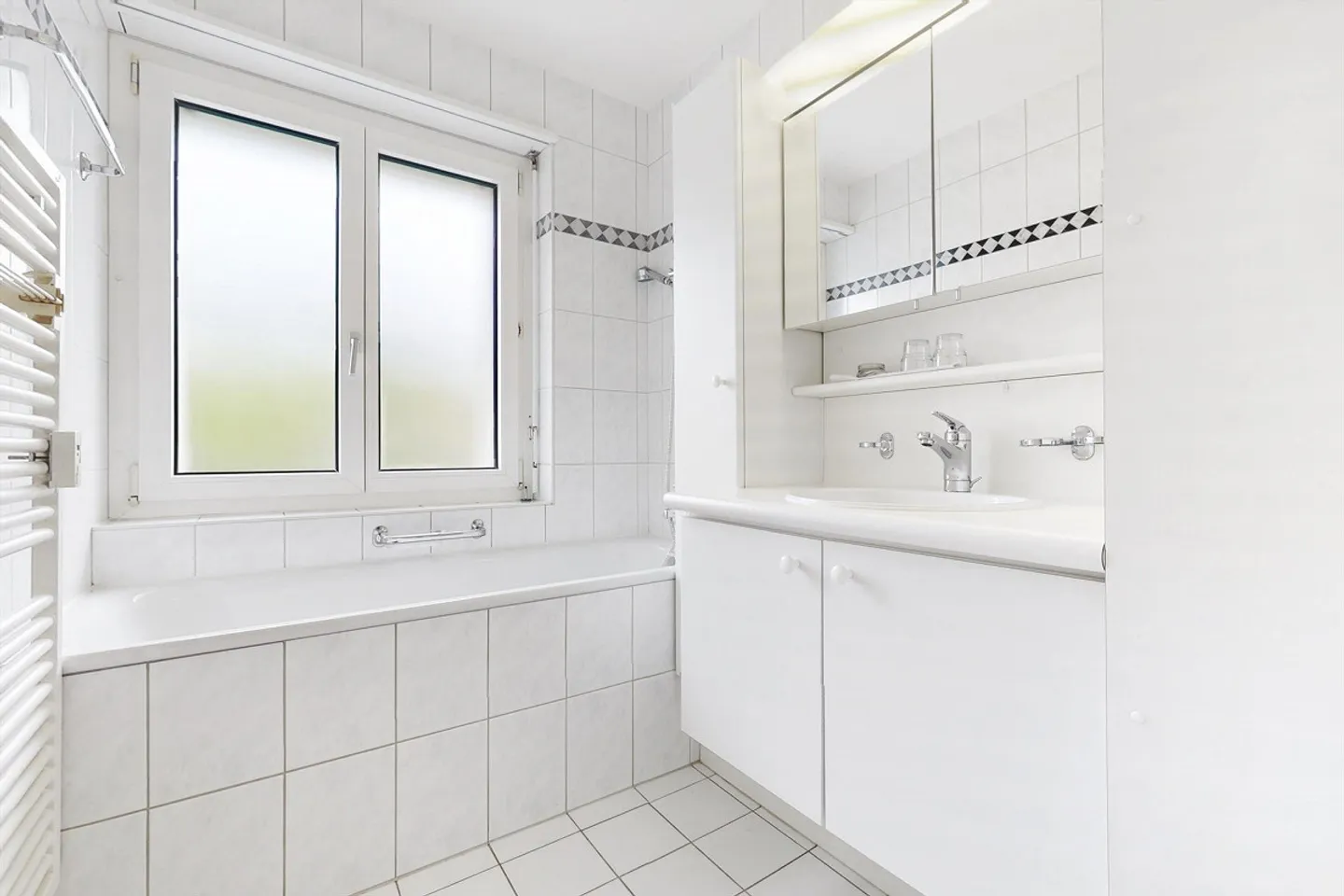 Quiet residential area near city center - Photo 7 of 9