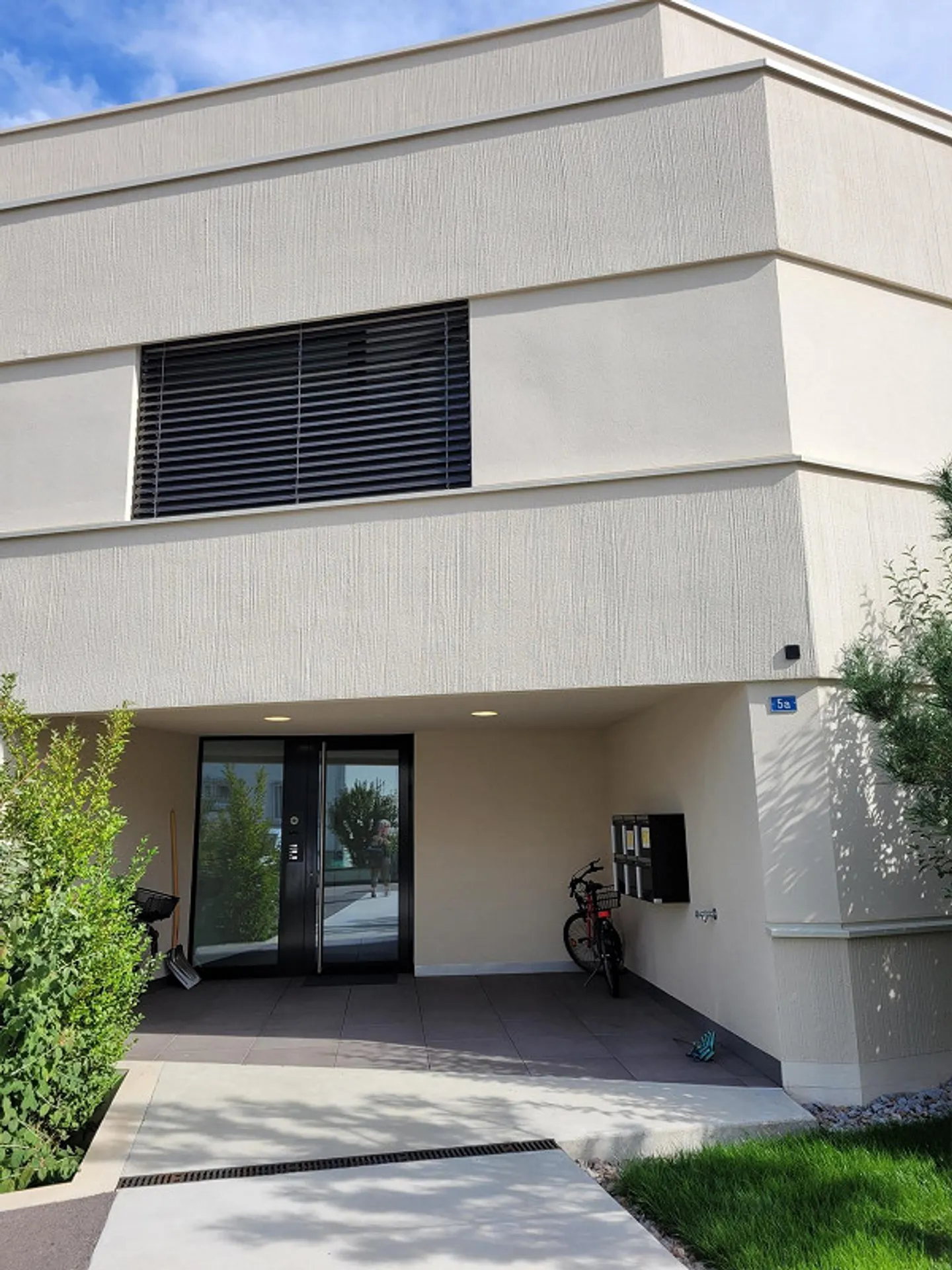 Appartamento 4,5 locali ultra moderno (con lavatrice, asciugatrice + stanza hobby) in Nespelmattweg - Foto 3 di 19