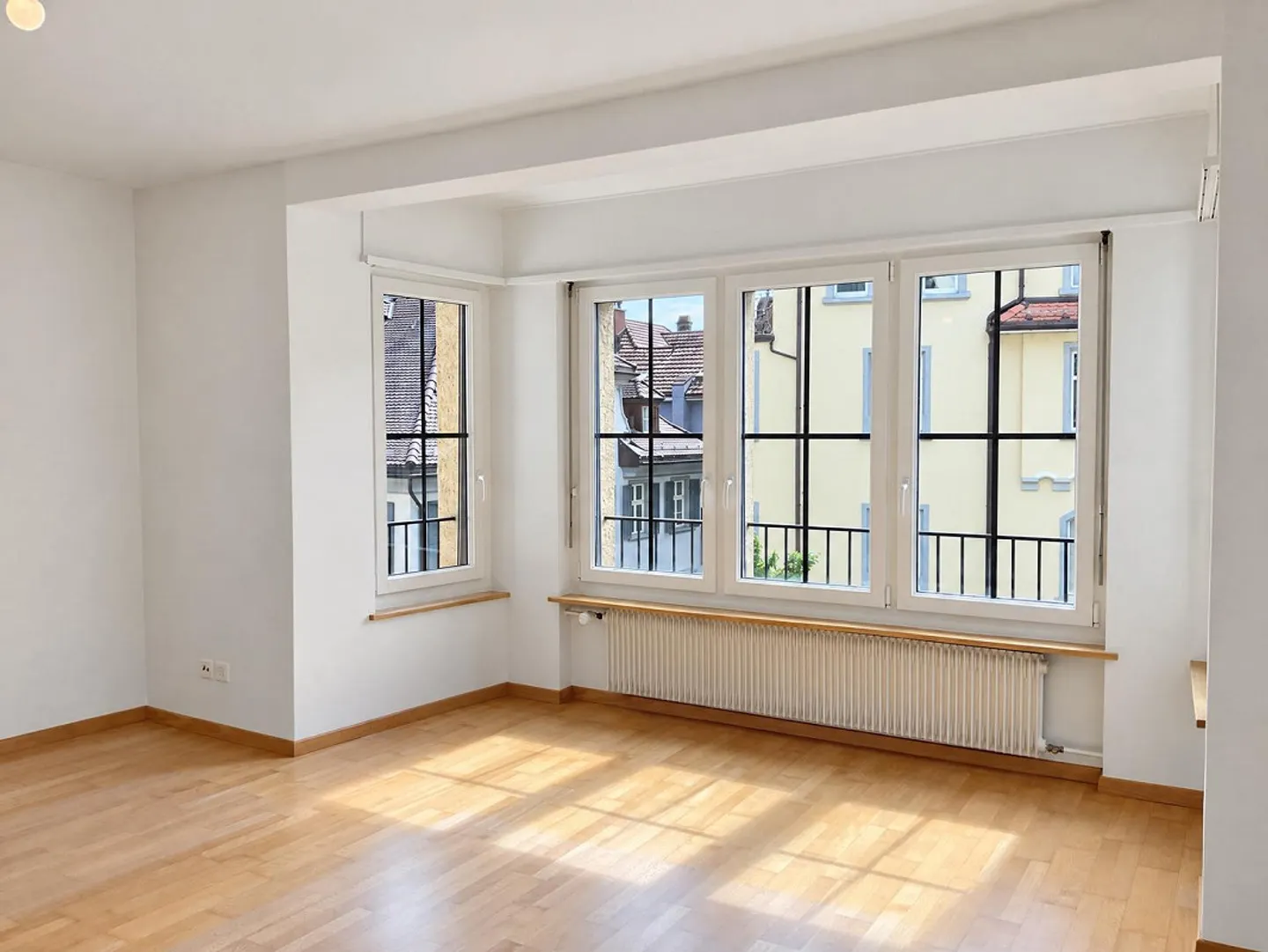 Bright 4-room apartment in the center of Rorschach - Photo 2 of 6