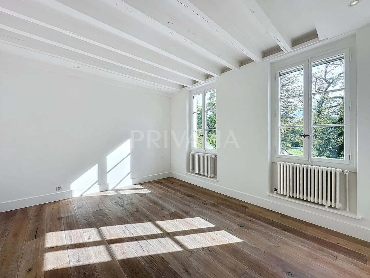 Charming Semi-Detached Home - Photo 4 of 9