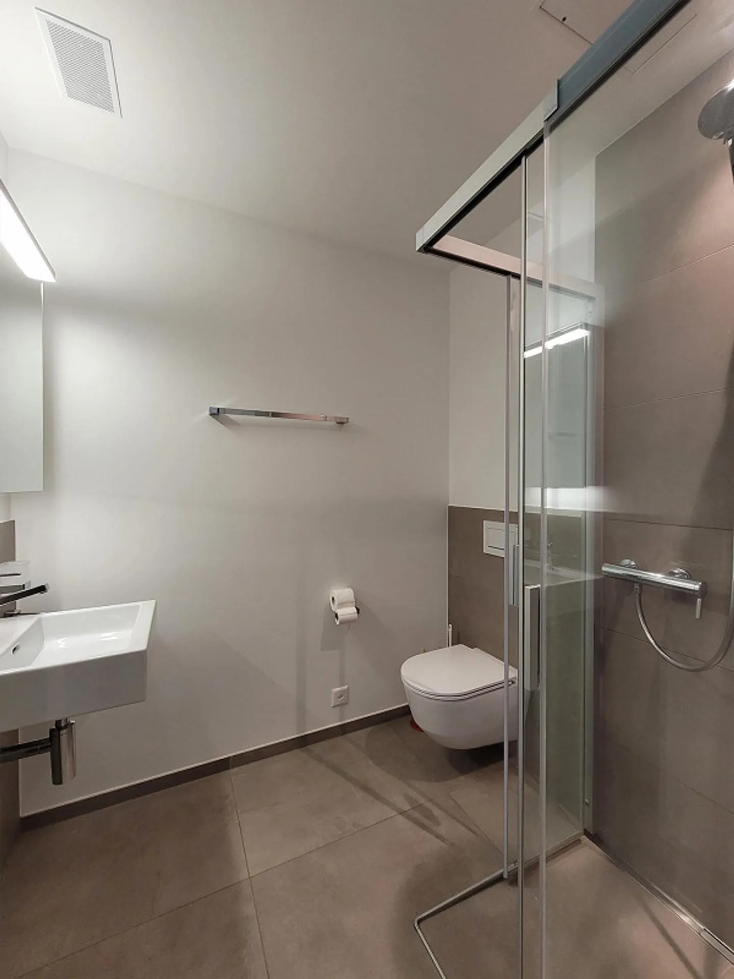 Appartamento 4,5 locali ultra moderno (con lavatrice, asciugatrice + stanza hobby) in Nespelmattweg - Foto 9 di 19
