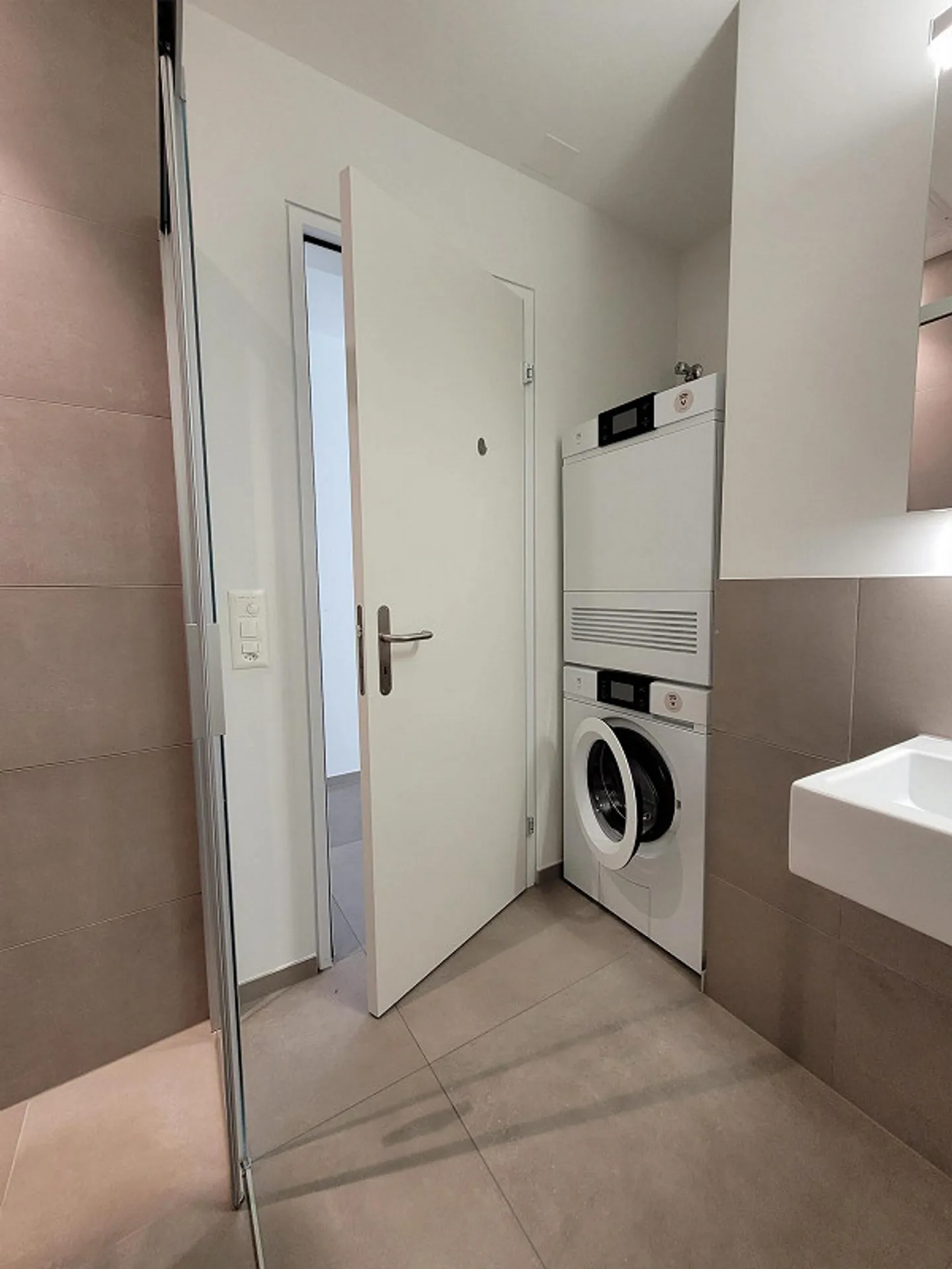Appartamento 4,5 locali ultra moderno (con lavatrice, asciugatrice + stanza hobby) in Nespelmattweg - Foto 10 di 19