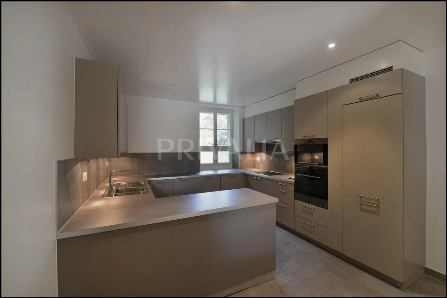 Charming Semi-Detached Home - Photo 3 of 9