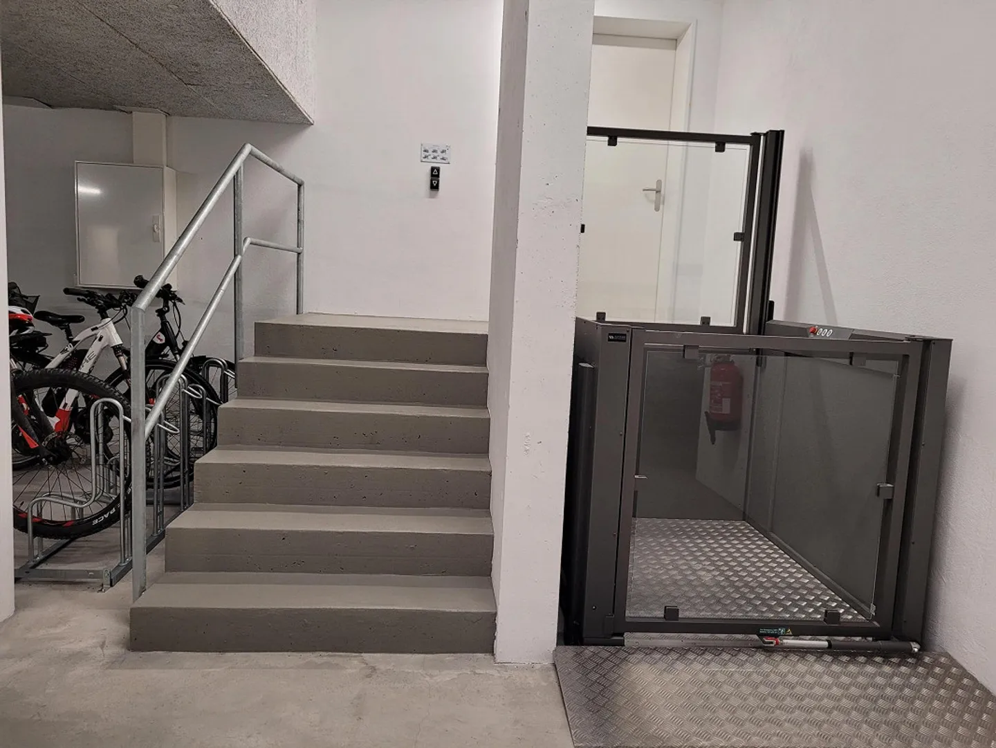 Appartamento 4,5 locali ultra moderno (con lavatrice, asciugatrice + stanza hobby) in Nespelmattweg - Foto 17 di 19