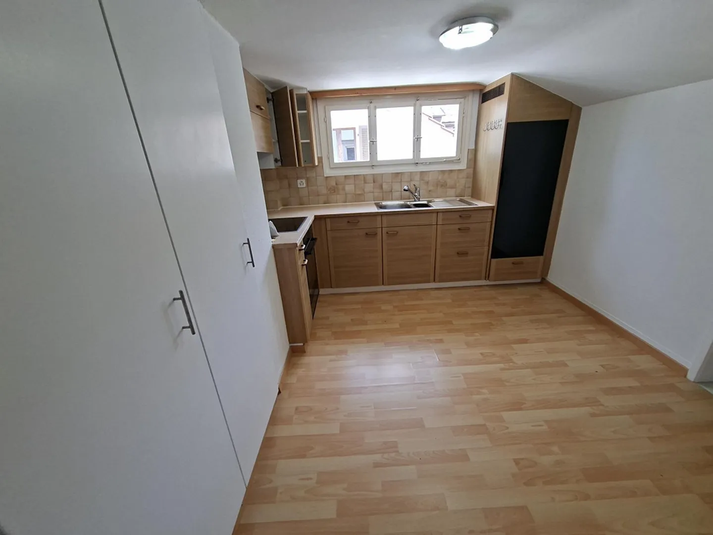 Appartement penthouse 3 pièces confortable - Photo 2 sur 7
