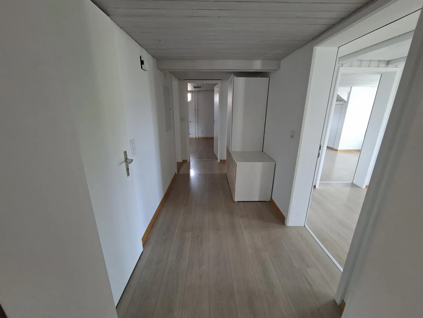 Appartement penthouse 3 pièces confortable - Photo 3 sur 7