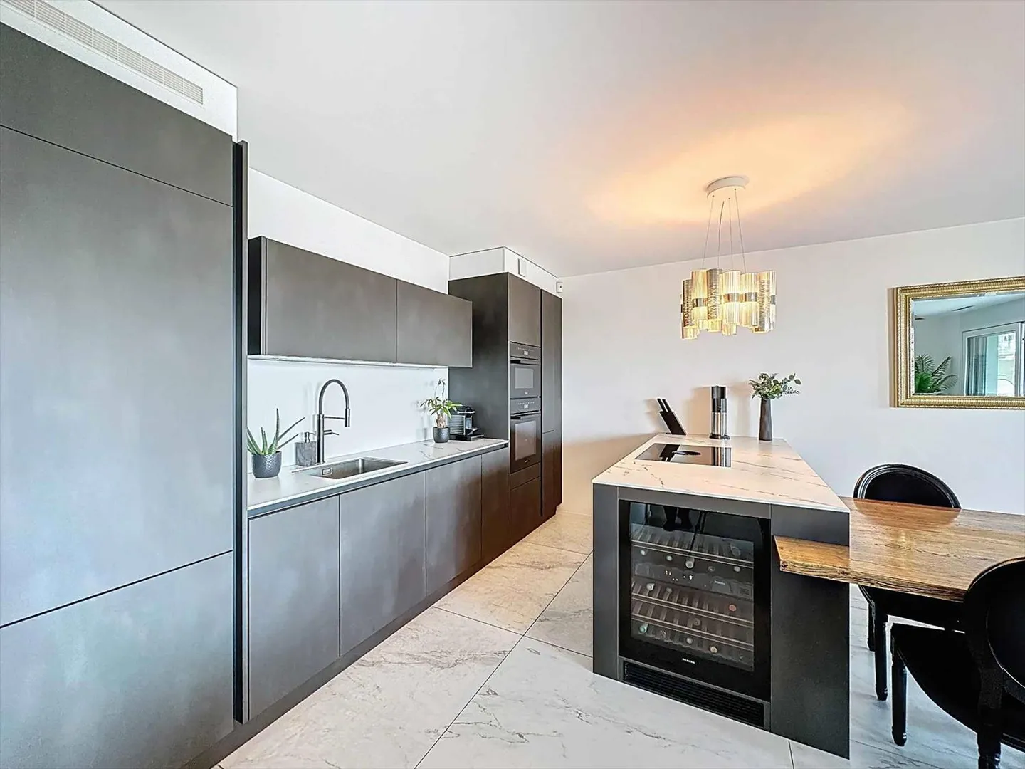 Appartement à vendre - Photo 2 sur 8